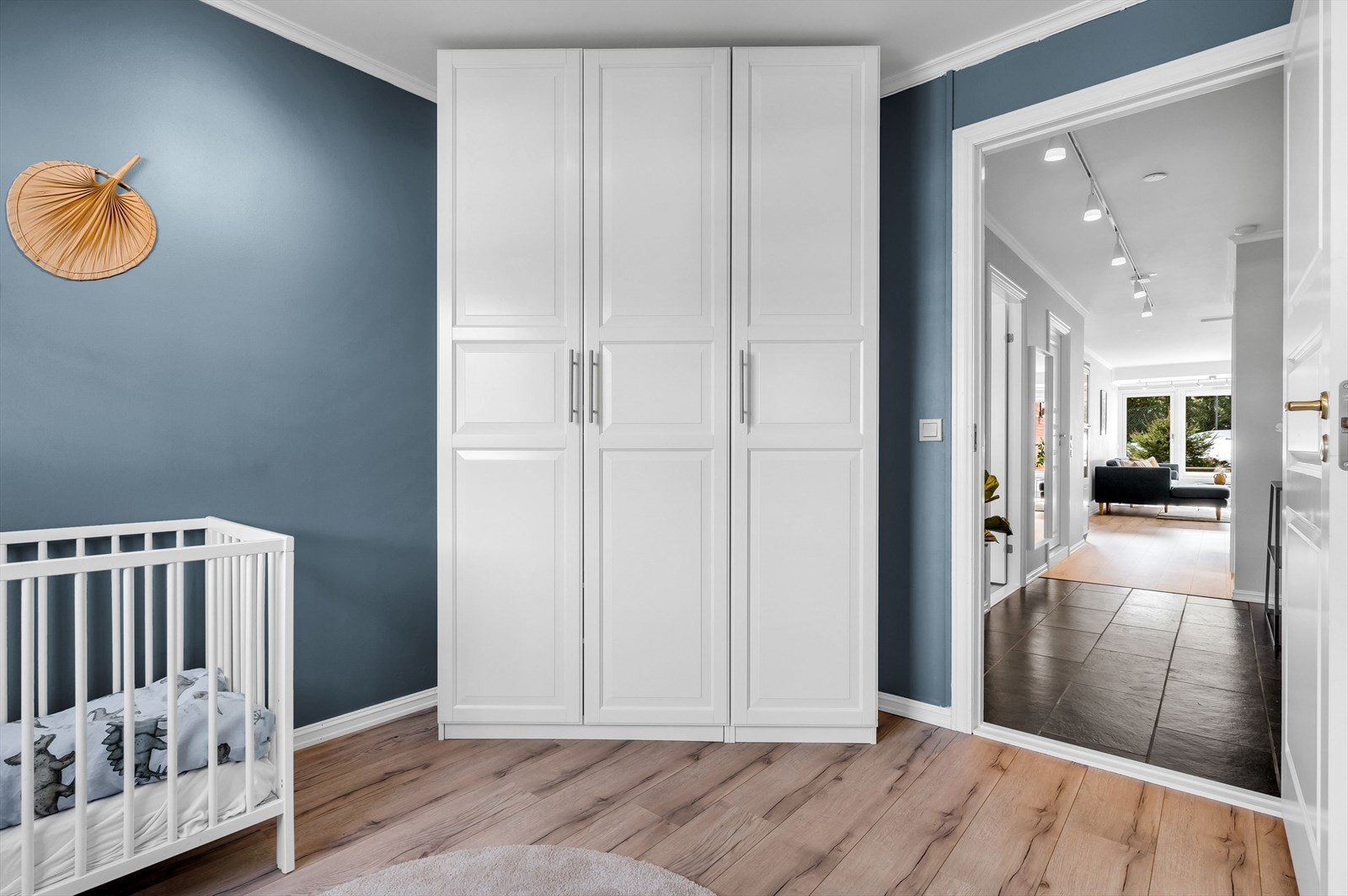 Medfølgende garderobeskap. Galleribilde