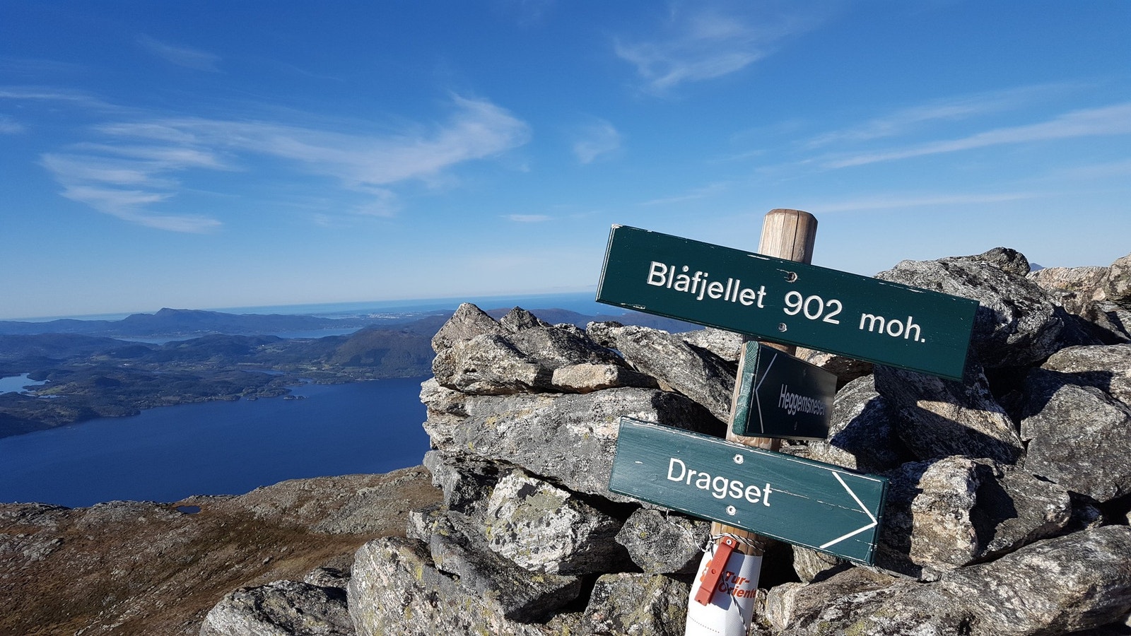 Det er flere flotte turmål i nærheten - bilde tatt fra Blåfjellet Galleribilde
