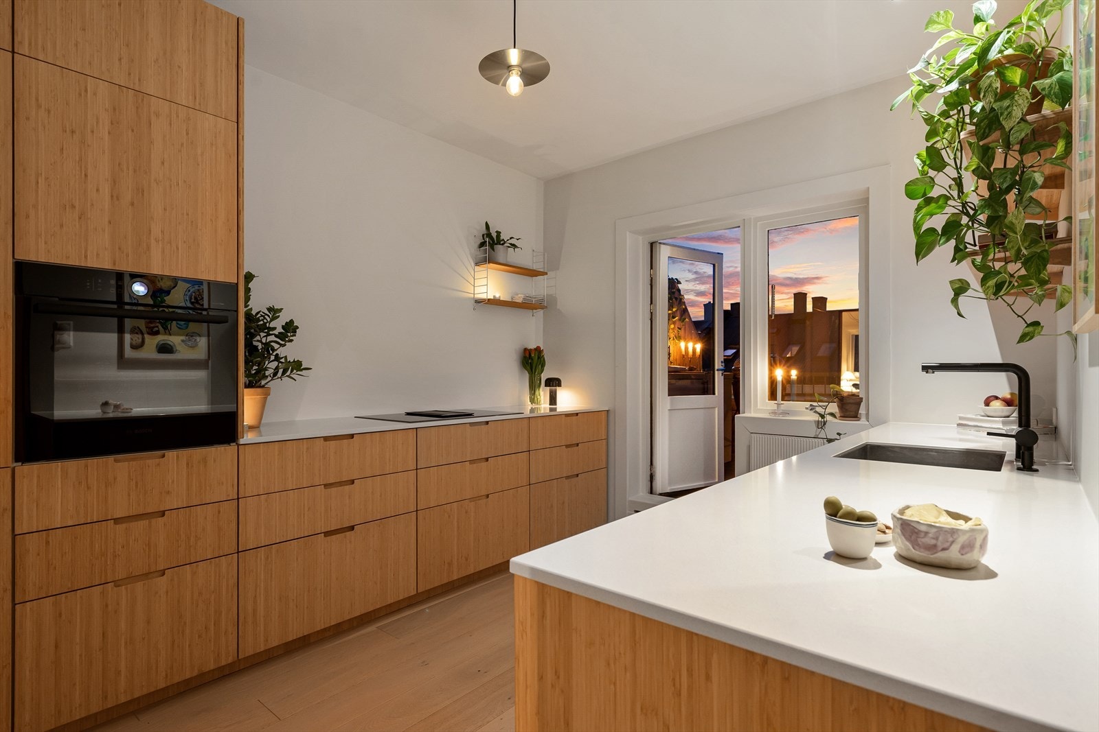 Kveldsstemning på kjøkkenet. Galleribilde