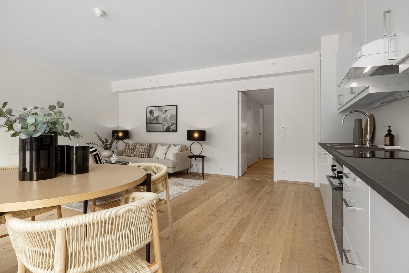 Lekker parkett i oppholdsrommene Galleribilde