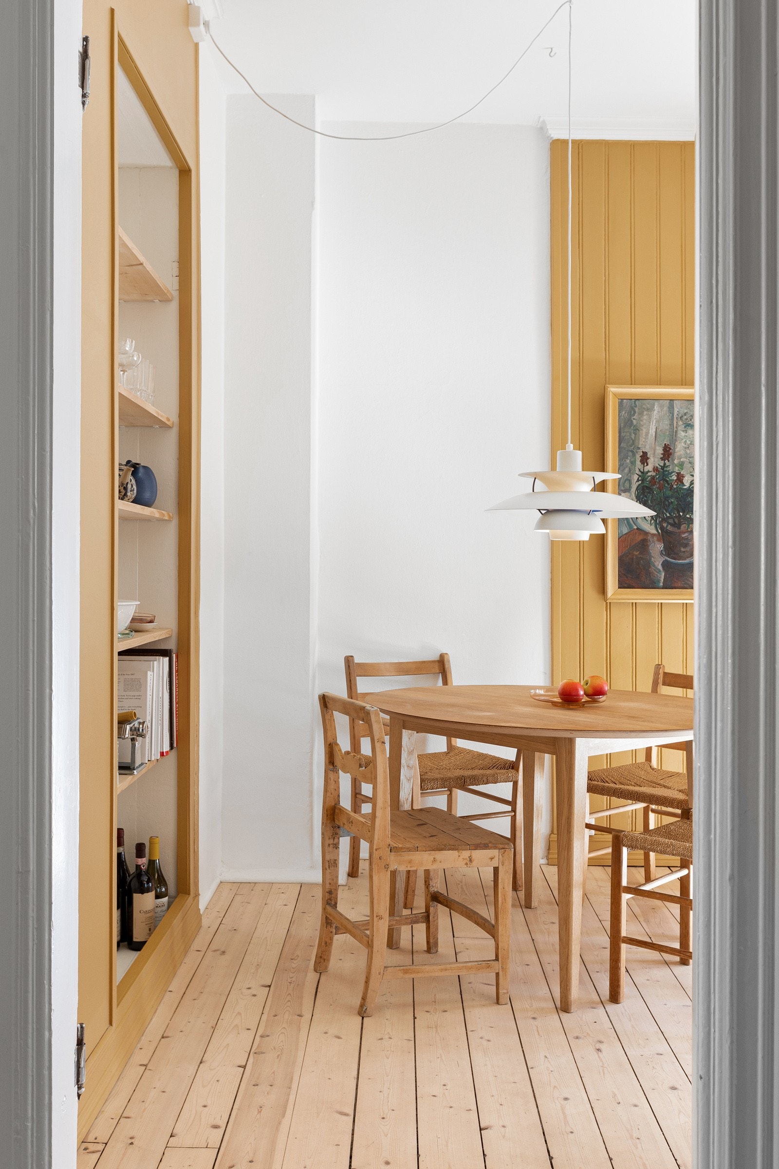 Hyggelig spisestue. Galleribilde