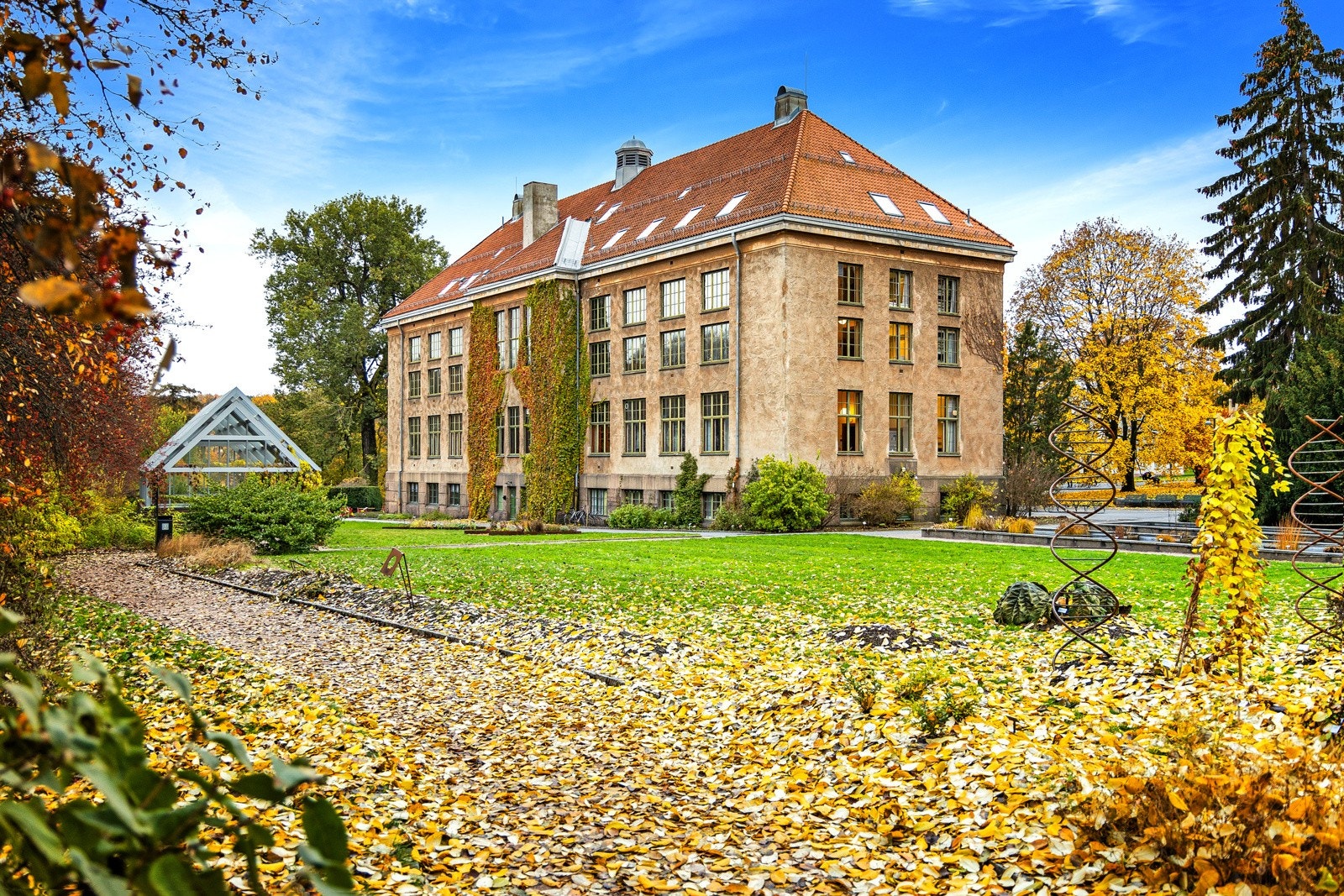 Idylliske Botaniske Hage ligger i umiddelbar nærhet til leiligheten. Galleribilde