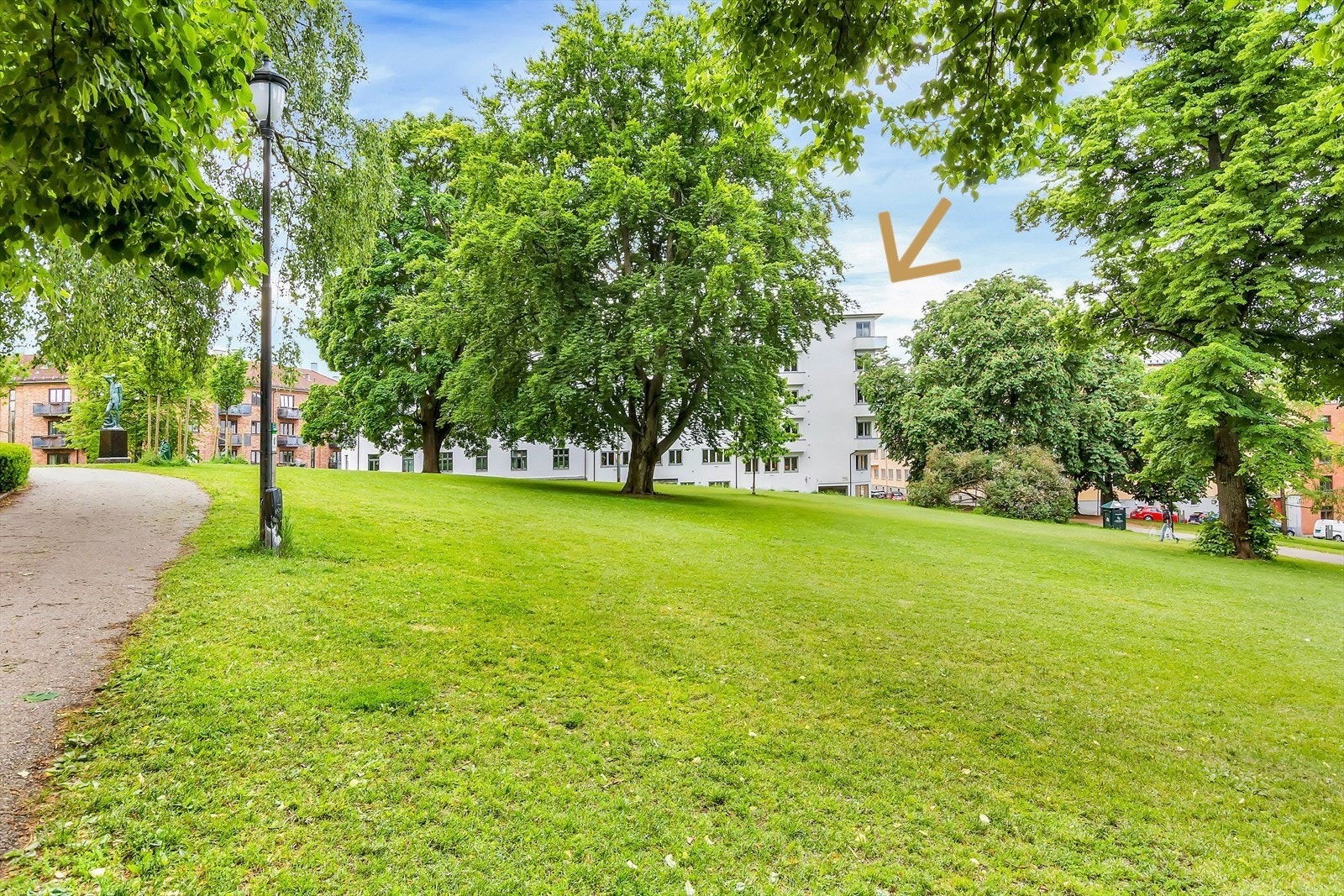 Bygget er nabo til Kampen Park, se pil Galleribilde