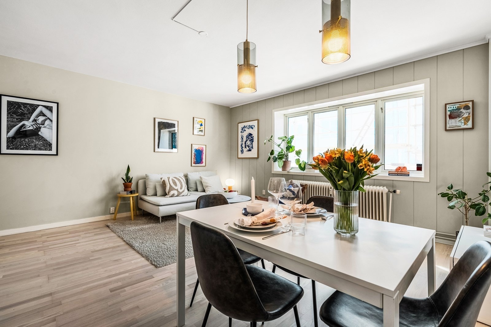 Radiatorer tilknyttet felles varmeanlegg. Fyring og varmtvann er inkl ákonto Galleribilde