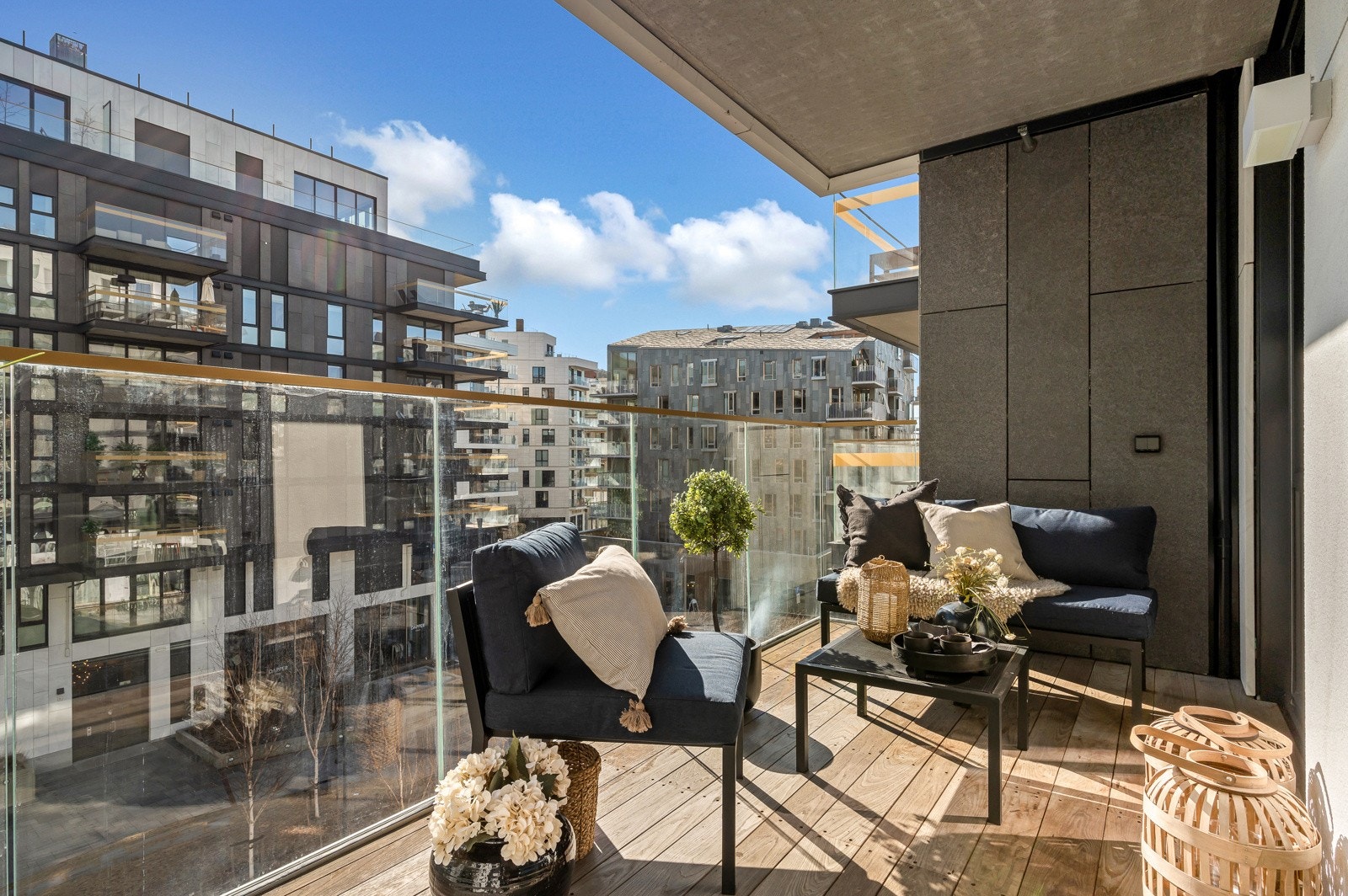 Du har god plass til utemøblement, beplantning og grill. Galleribilde