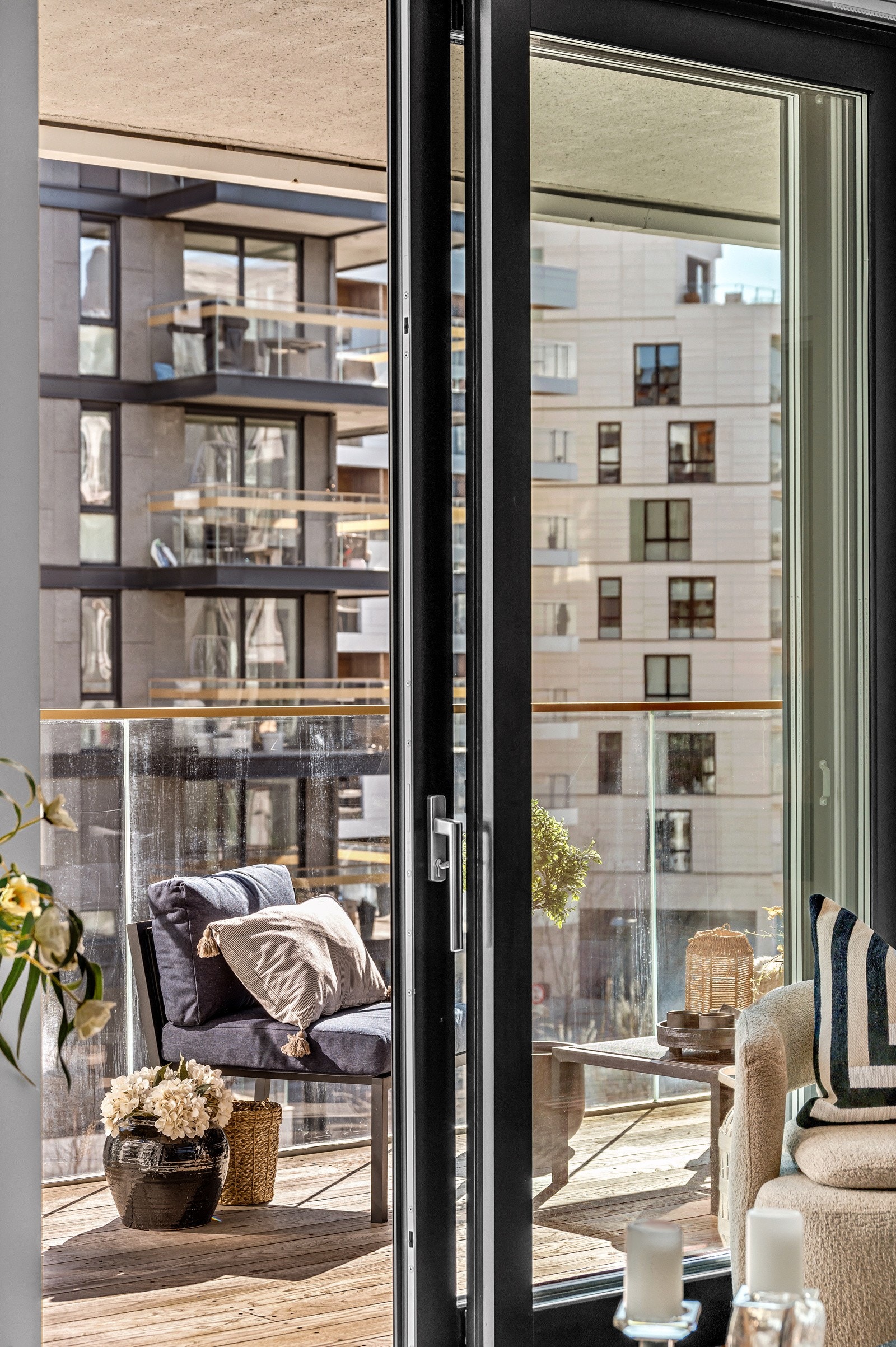 Leiligheten har en generøs takhøyde på nesten 2,7 meter. Galleribilde