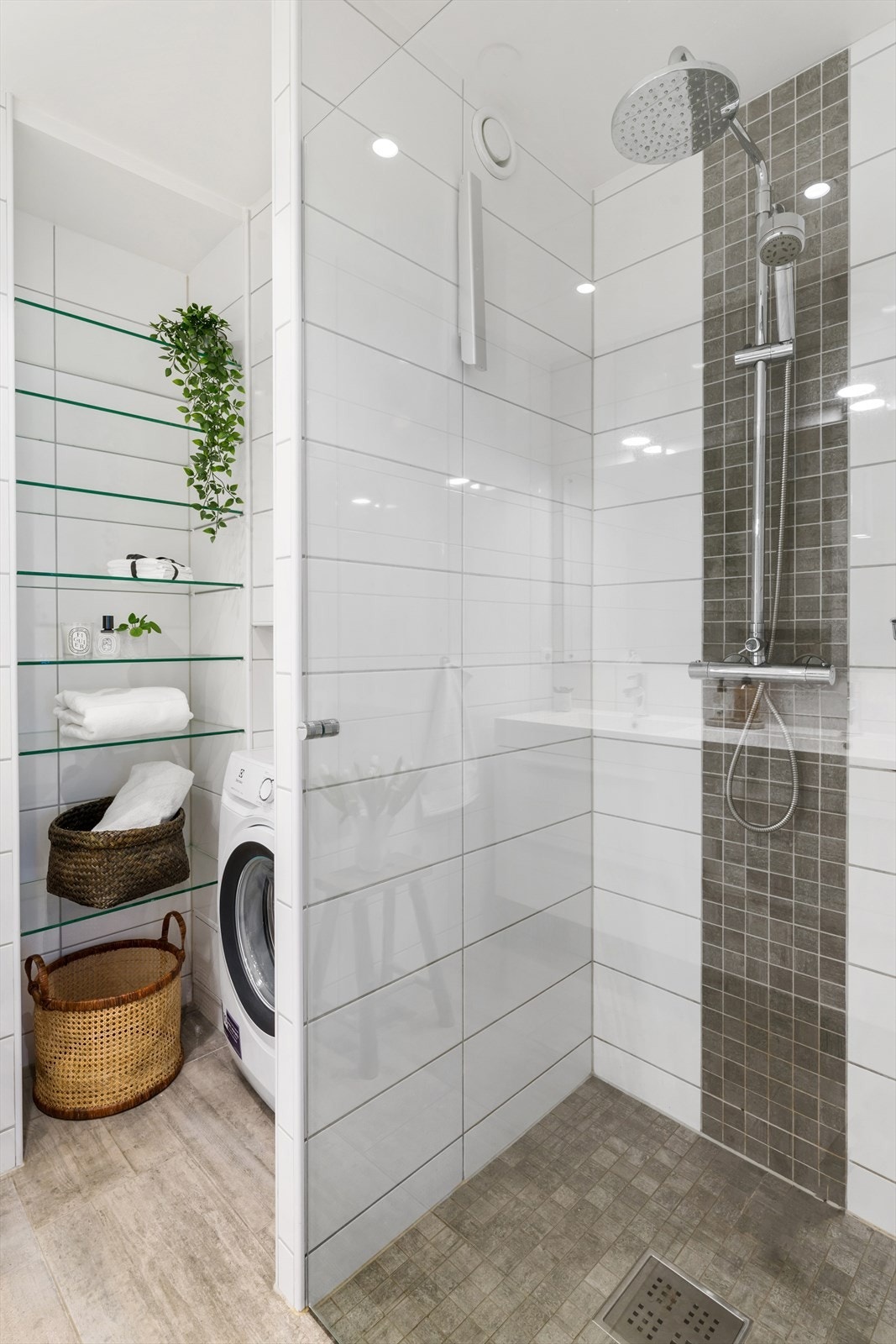 Badet har eller dusjnisje med glassvegg Galleribilde