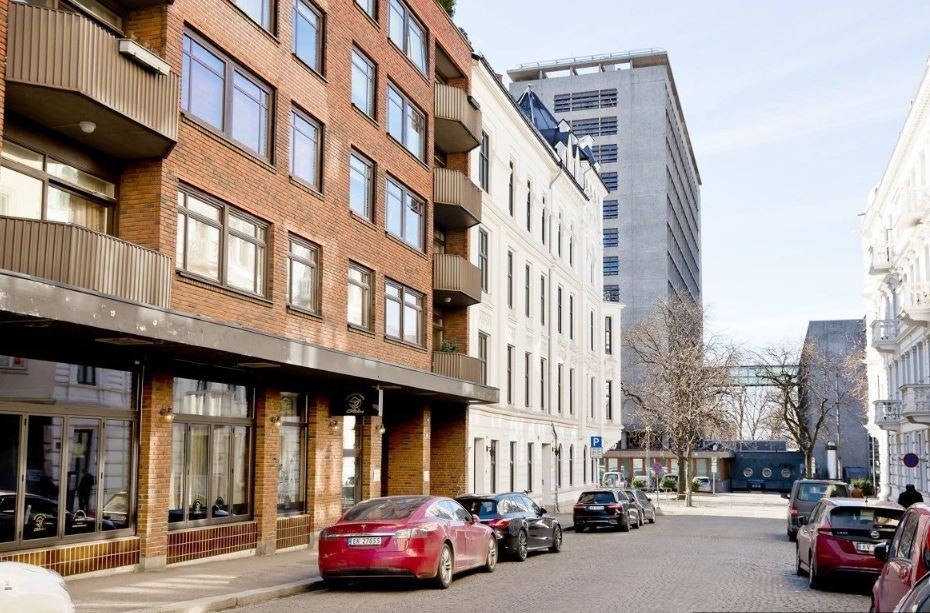 ARKIV - Leiligheten ligger høyt og fritt i 4 etasje - Heis Galleribilde