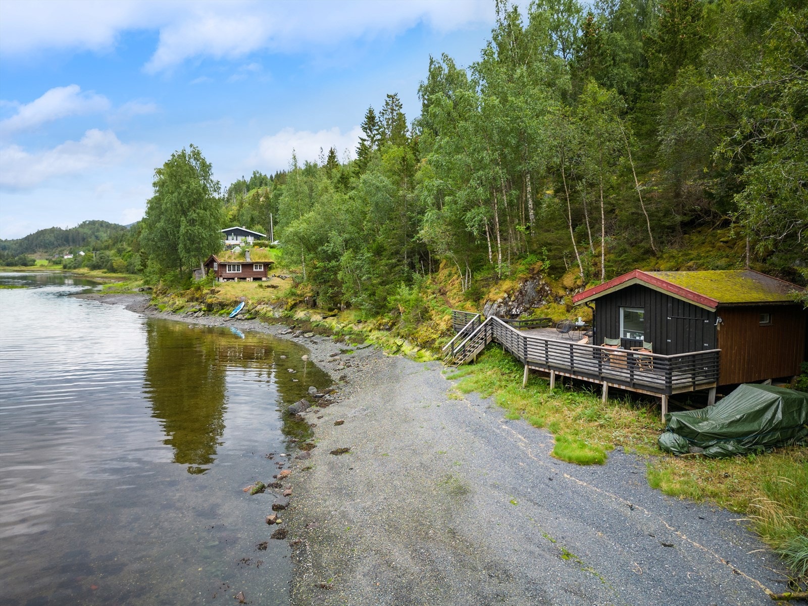 Hytte med naust like ved sjøen i Åsenfjorden! Galleribilde