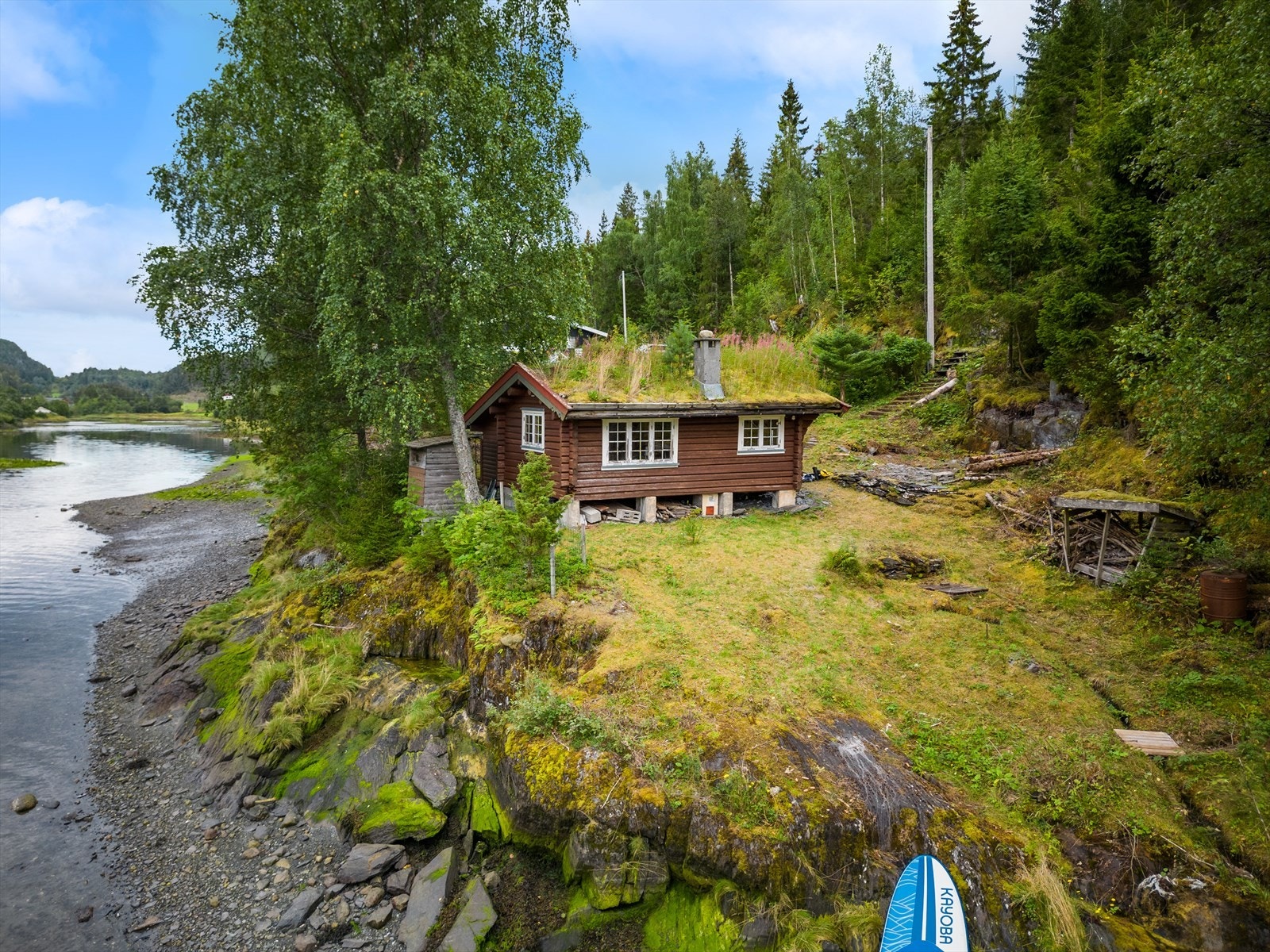 Hytten er et rehabiliteringsobjekt og har behov for omfattende vedlikehold. Galleribilde