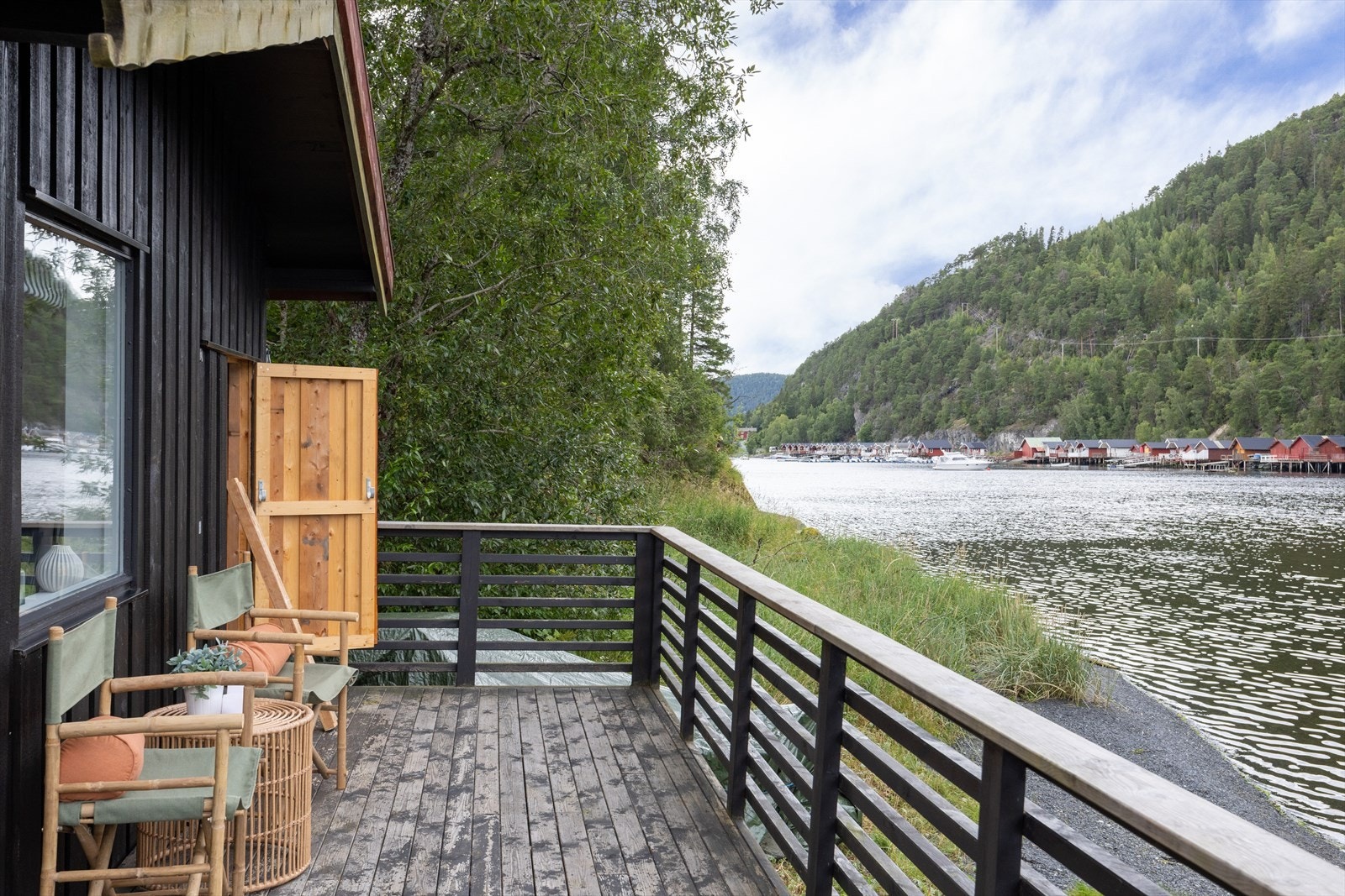 Sjarmerende beliggenhet i Åsenfjorden, bestående av spredte fritidsbebyggelser. Galleribilde