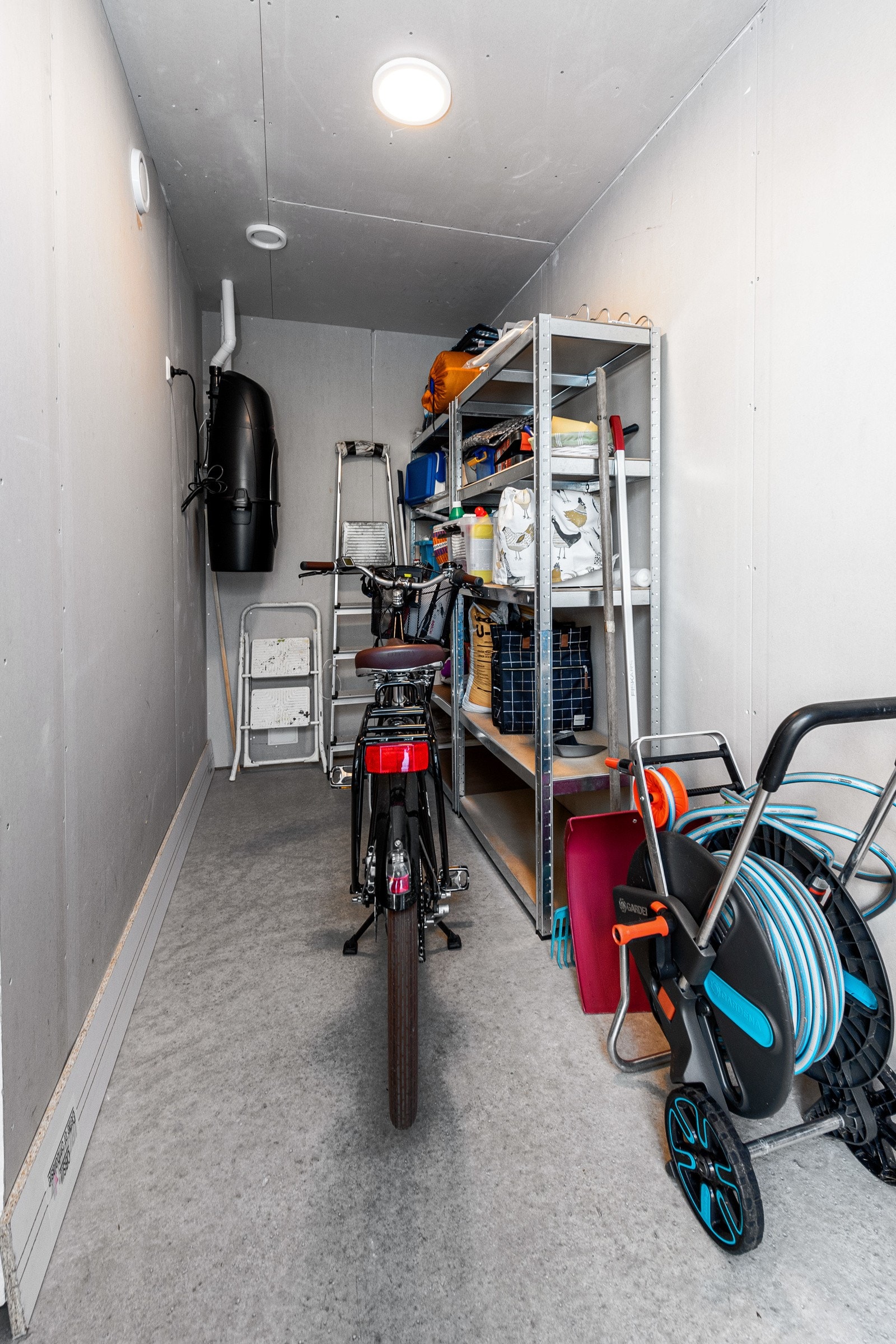 Sportsbod / teknisk rom ved inngangspartiet Galleribilde