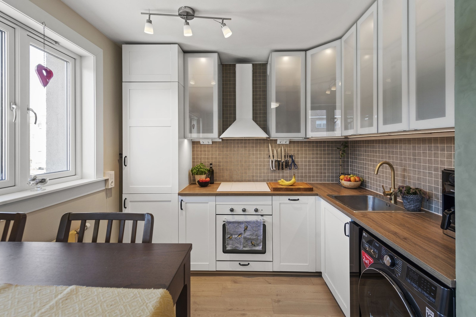 Kjøkkenet fikk ny innredning fra IKEA i 2018 og ny ventilator i 2022. Galleribilde