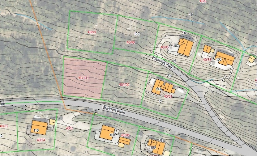 Tomten med bnr 101 er på 886 kvm. Galleribilde