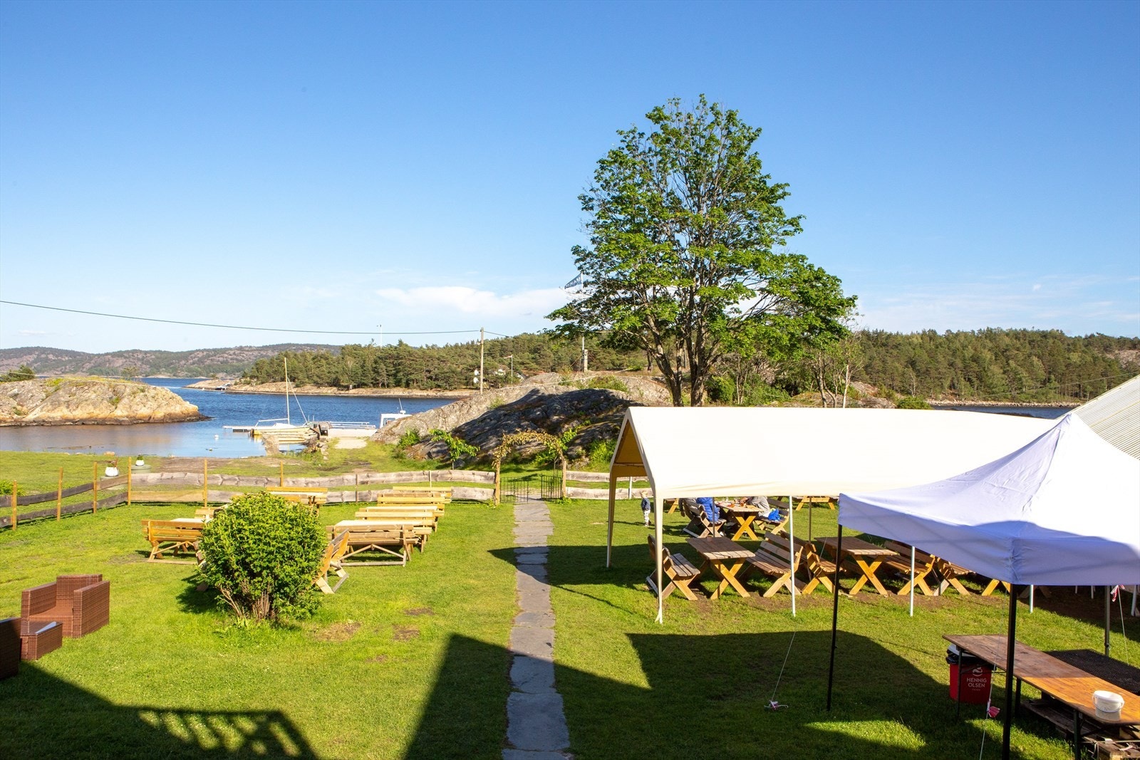 Her inviteres det til en vakker utsikt å drømme seg bort i med avslappende musikk og grønt gress under føttene.. Galleribilde