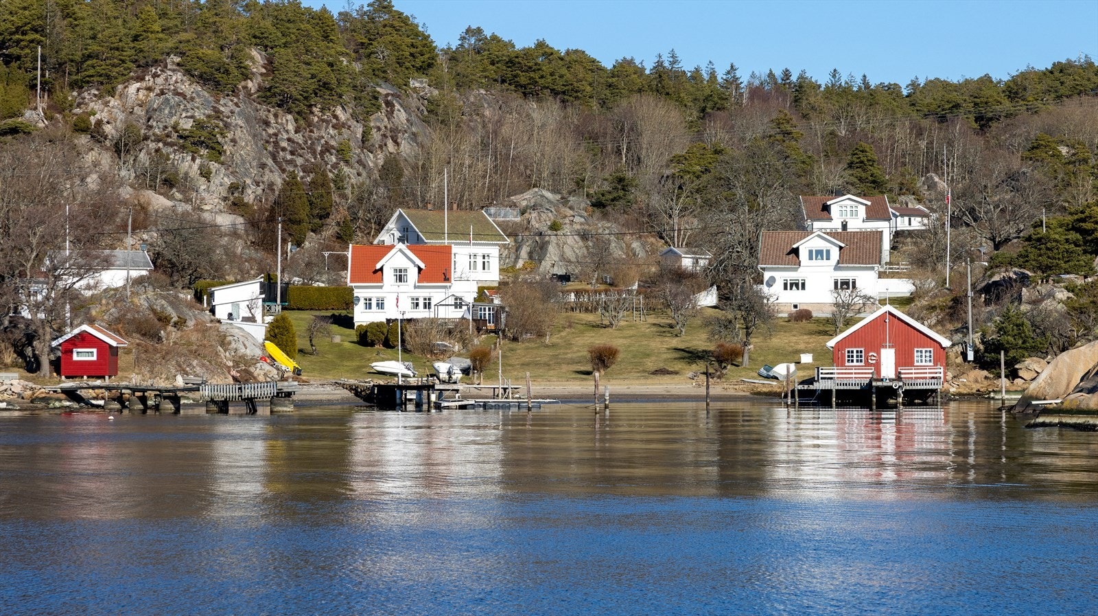 Mot slutten av 1800-tallet ble øyene også feriested for velhavende. I andre halvdel av 1900-tallet ble det færre fastboende, mens hyttefolket ble flere. Galleribilde