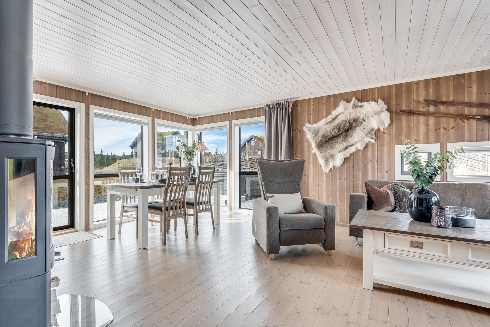 Lys og luftig stue. Galleribilde