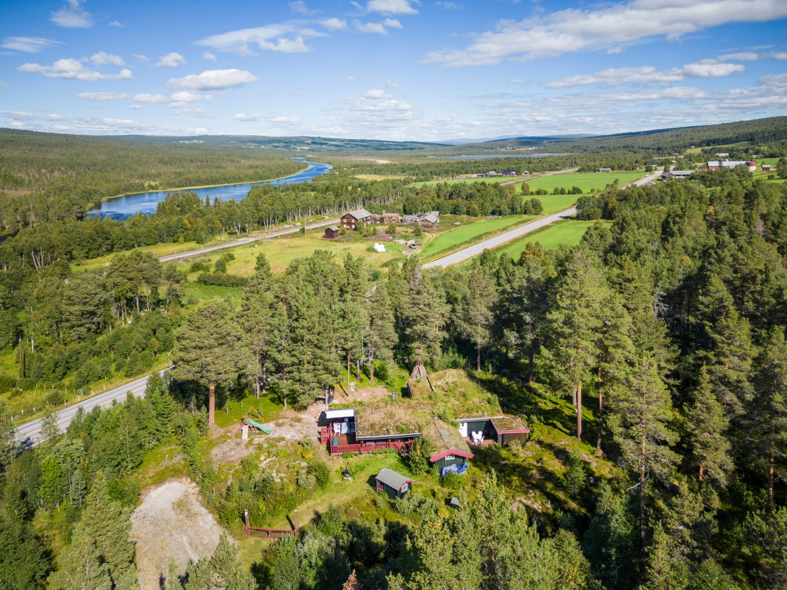 Fra hytta er det ca. 9 km til Røros sentrum. Galleribilde