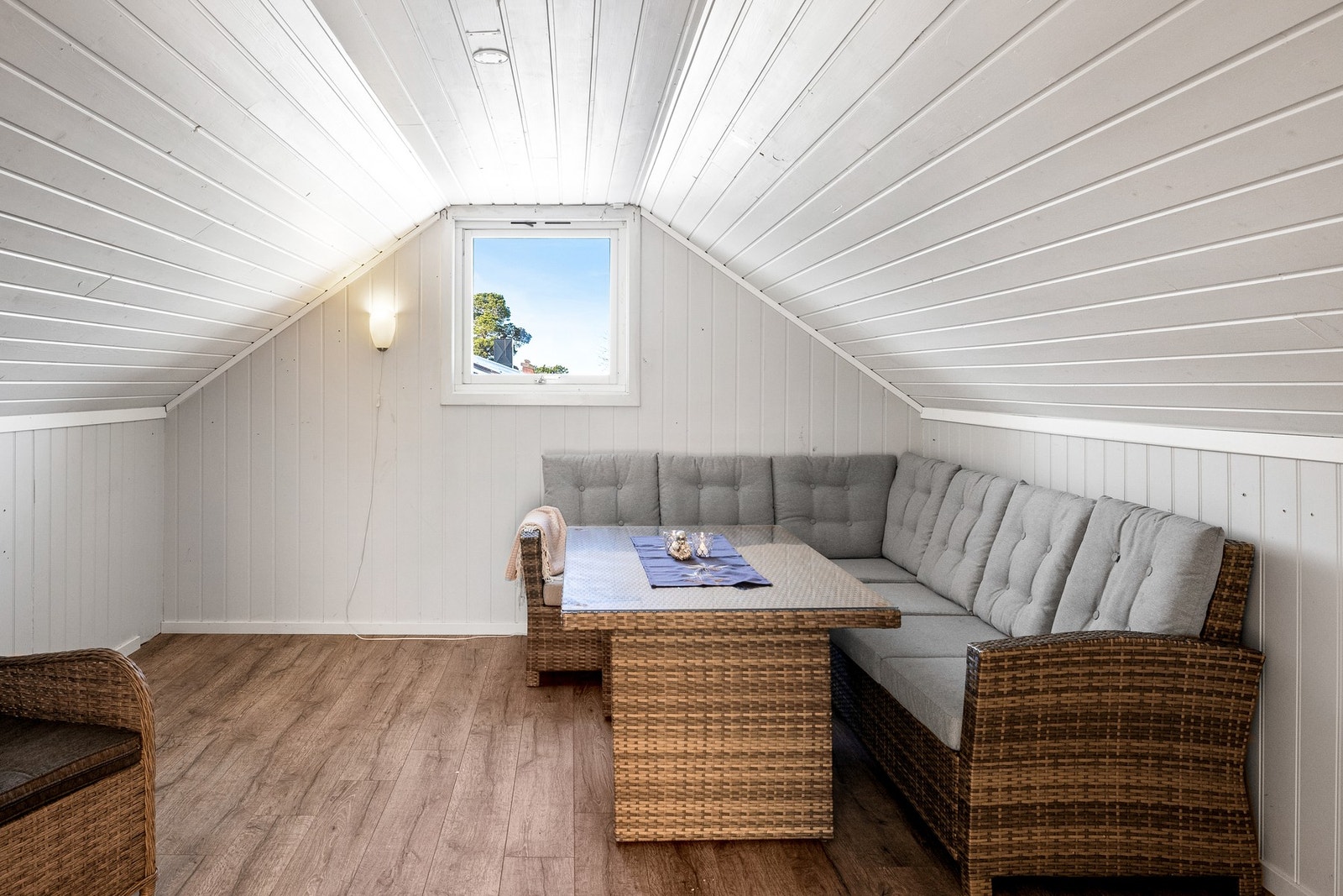 Innredet loftsrom over garasje. Rommet har et gulvareal på ca 25,5m² Galleribilde