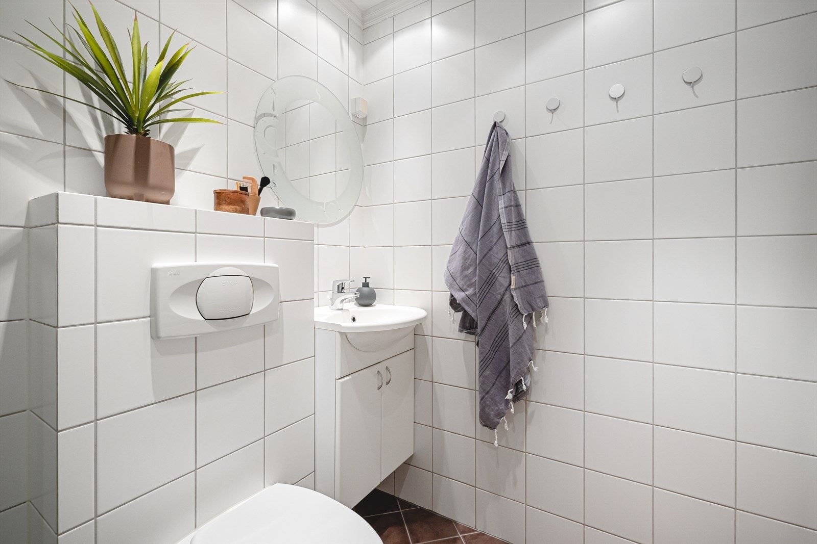 Det er downlights i himling og opplegg for vaskemaskin. Galleribilde