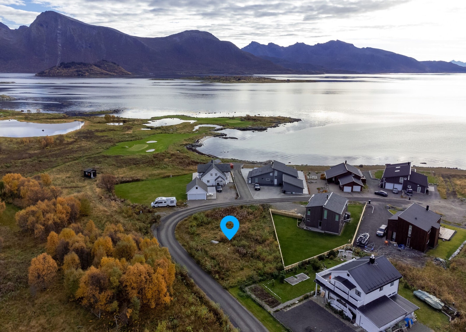 Stor boligtomt på 918 kvm, på vakre Kjerringneset ved innløpet til Sigerfjord. Foto: Lunde Images AS Galleribilde