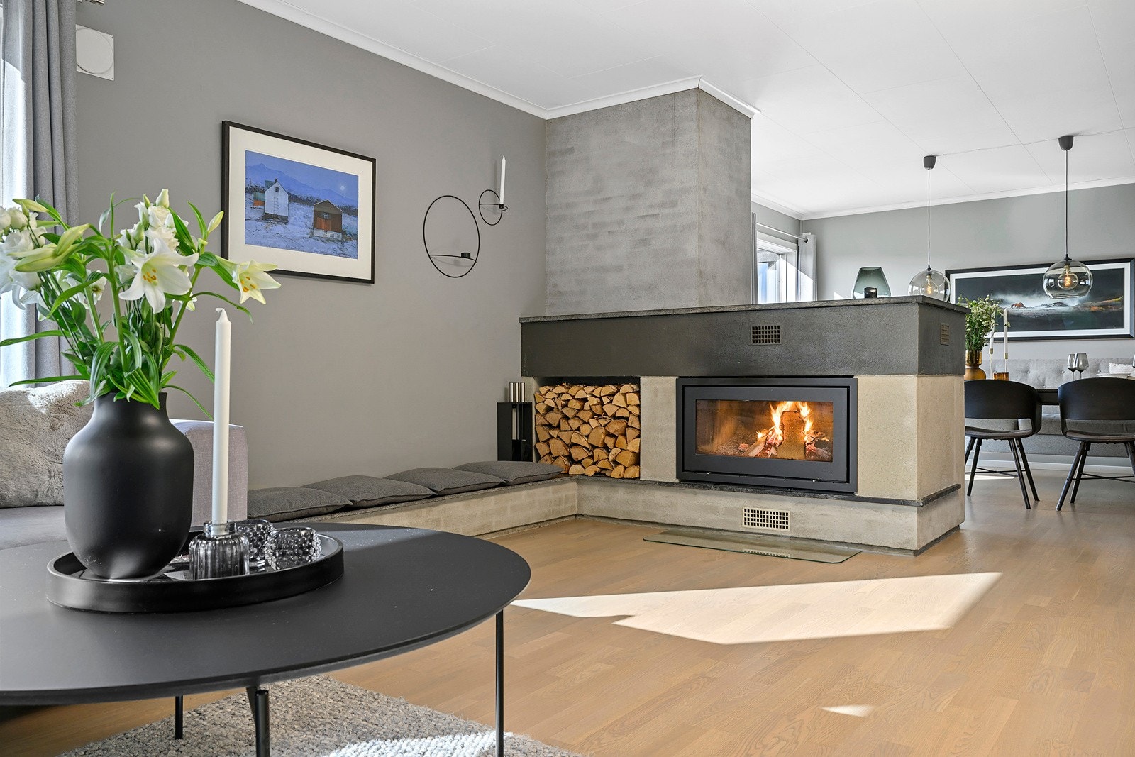 1. etg.: Stue Galleribilde