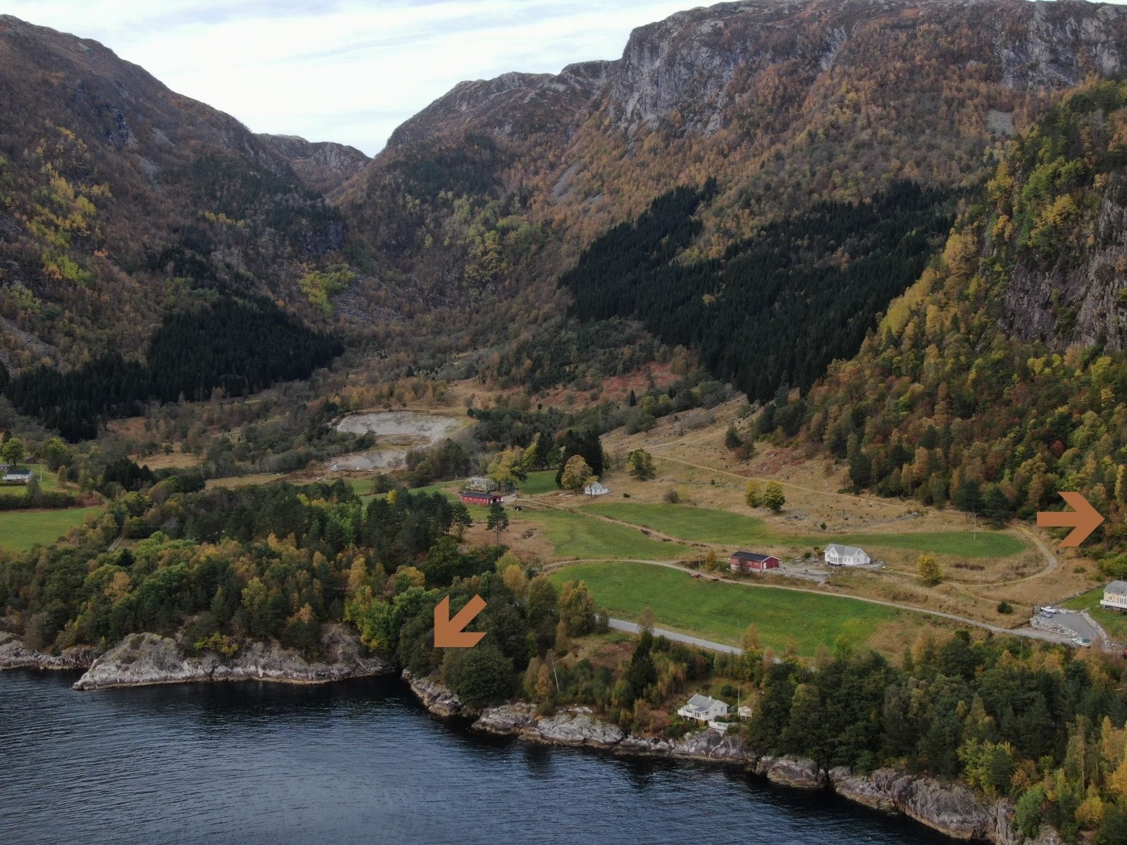 Her ser vi sjøeeiendommen, marina Galleribilde