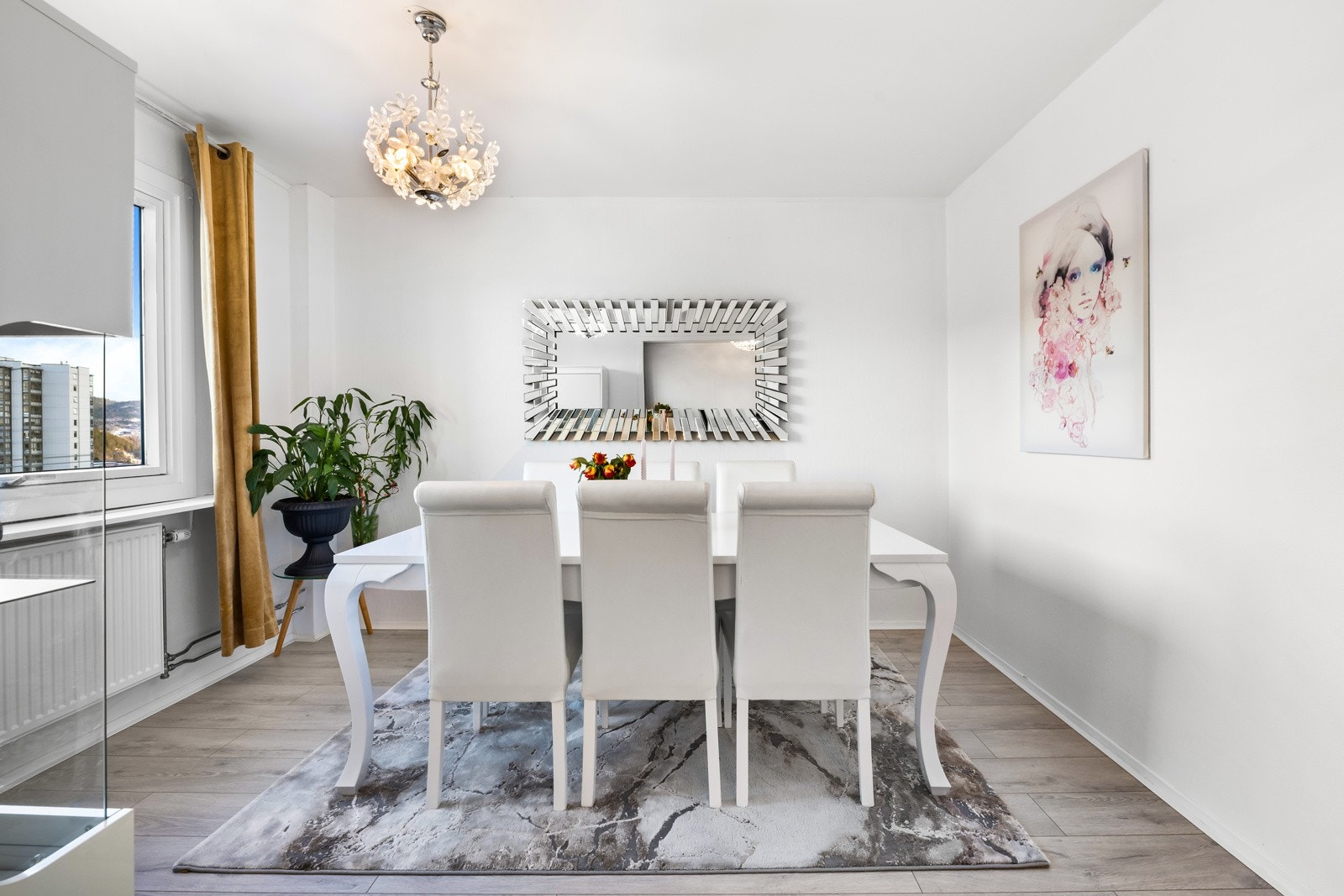 I den ene delen av rommet er det riktig så god plass til et langbord. Galleribilde