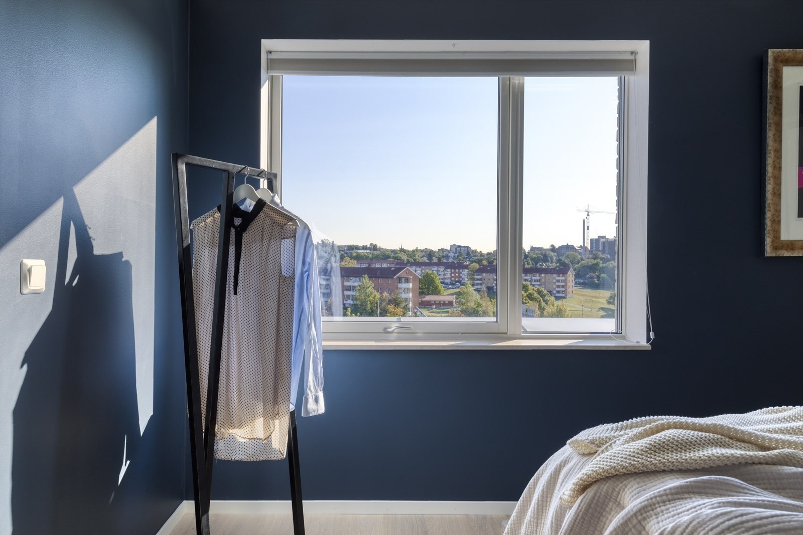 Ingen av soverommene har innsyn, og alle har utsikt langt oppover. Galleribilde