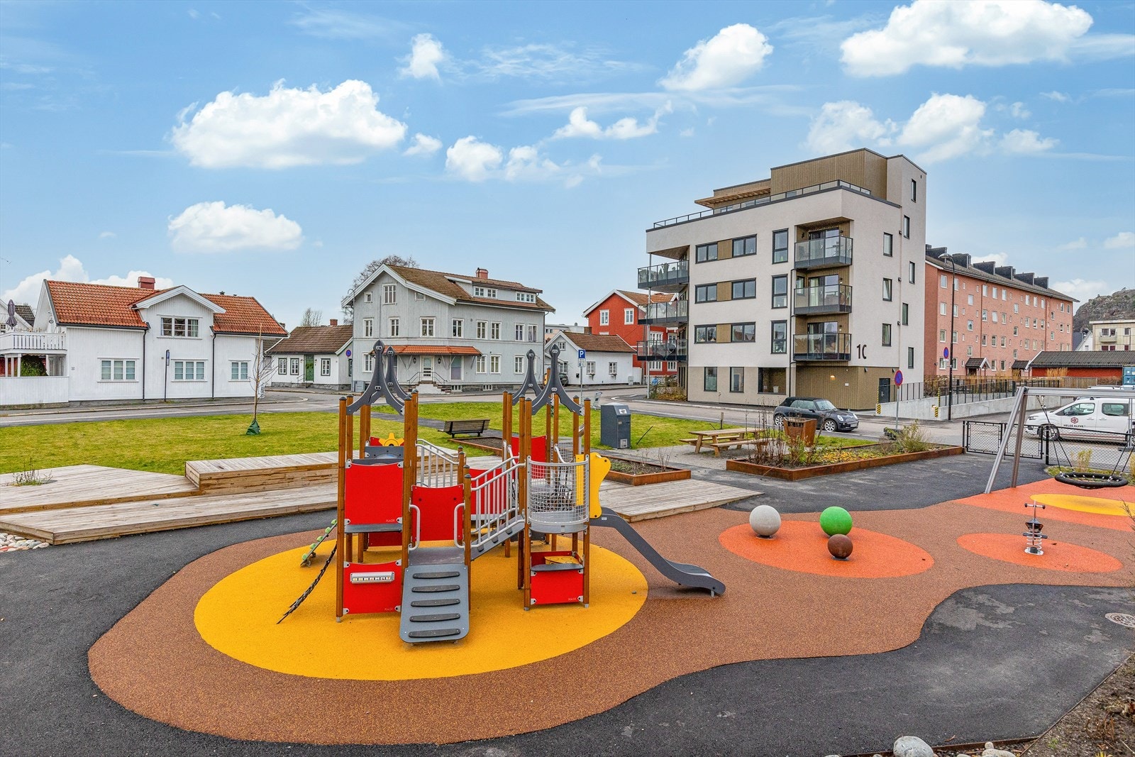 Nylig opparbeidet fin lekeplass like ved Florsgate 1C Galleribilde