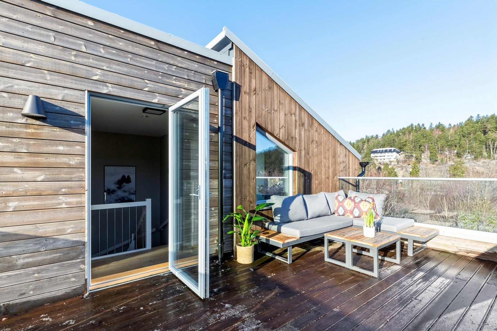 Kjærkommen takterrasse med gode solforhold. Galleribilde