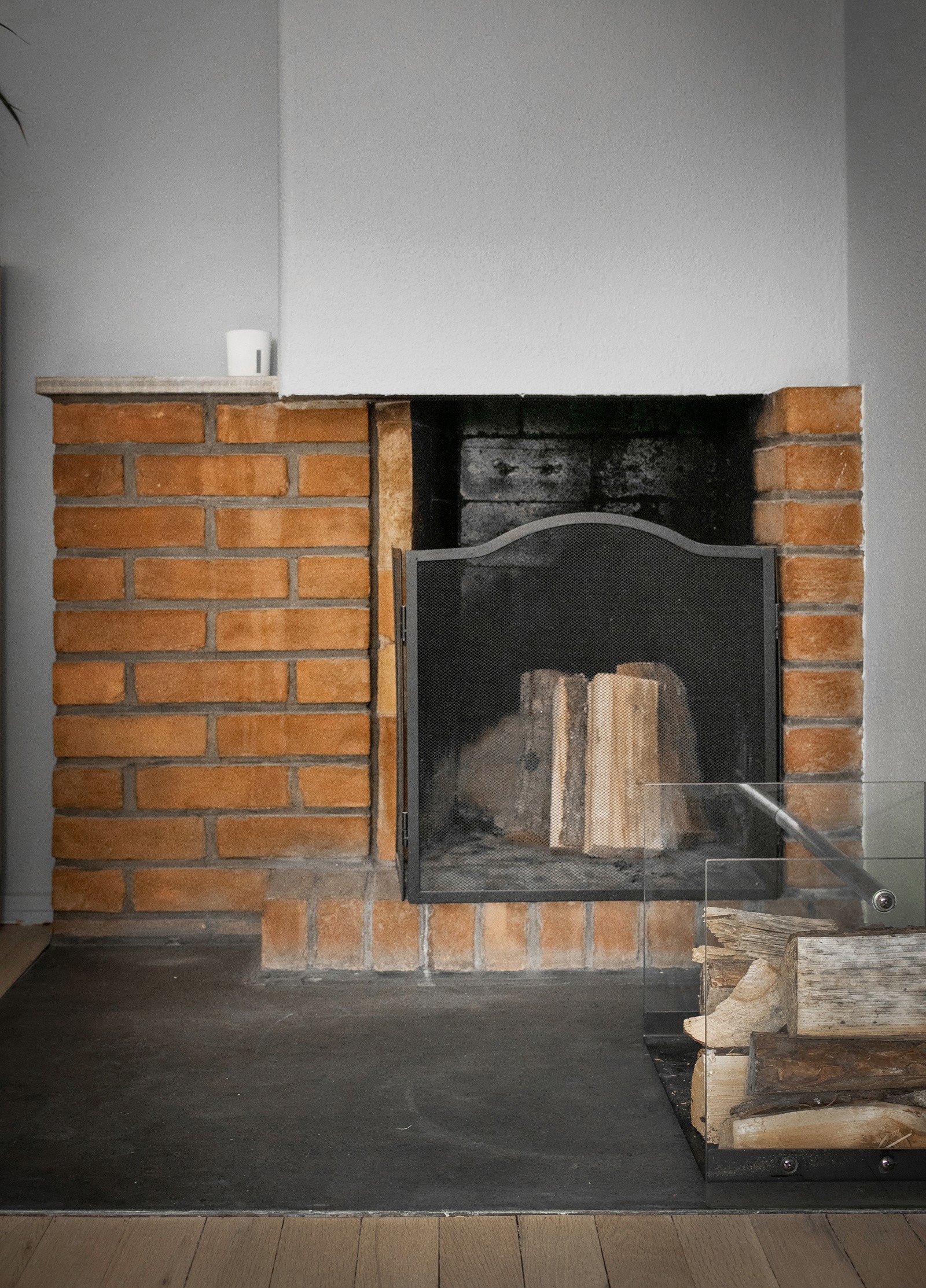 I hjørnet av stuen har du en koselig åpen peis som bidrar til ekstra hygge. Galleribilde