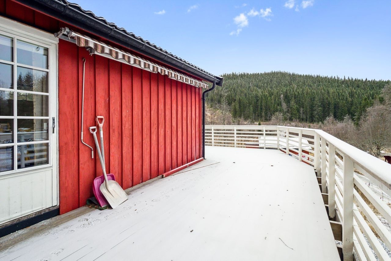 Sørvendt terrasse med adkomst fra stue Galleribilde