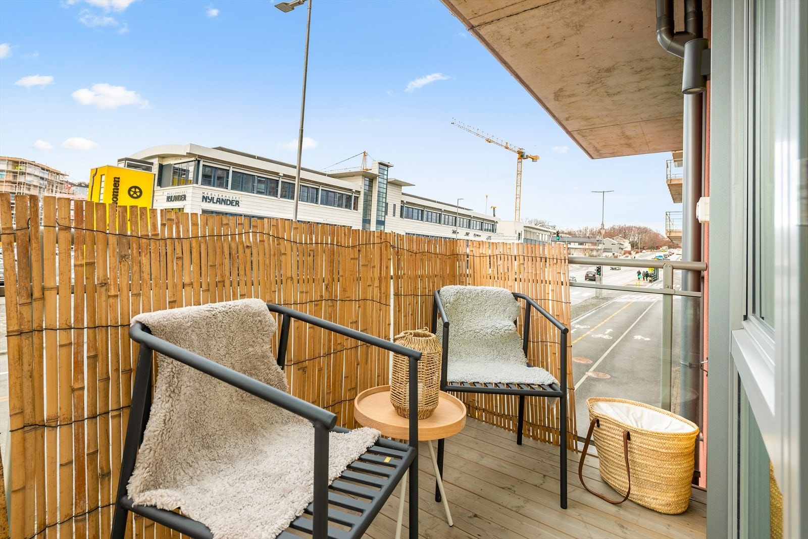 Balkongen har gode solforhold og er vendt mot nordvest Galleribilde