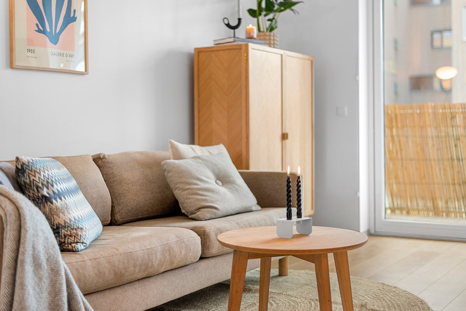 Leiligheten har fått tilstandsgrad 0 på alle punkter i takstrapporten og fremstår pent brukt. Her får du en praktisk og arealeffektiv planløsning Galleribilde