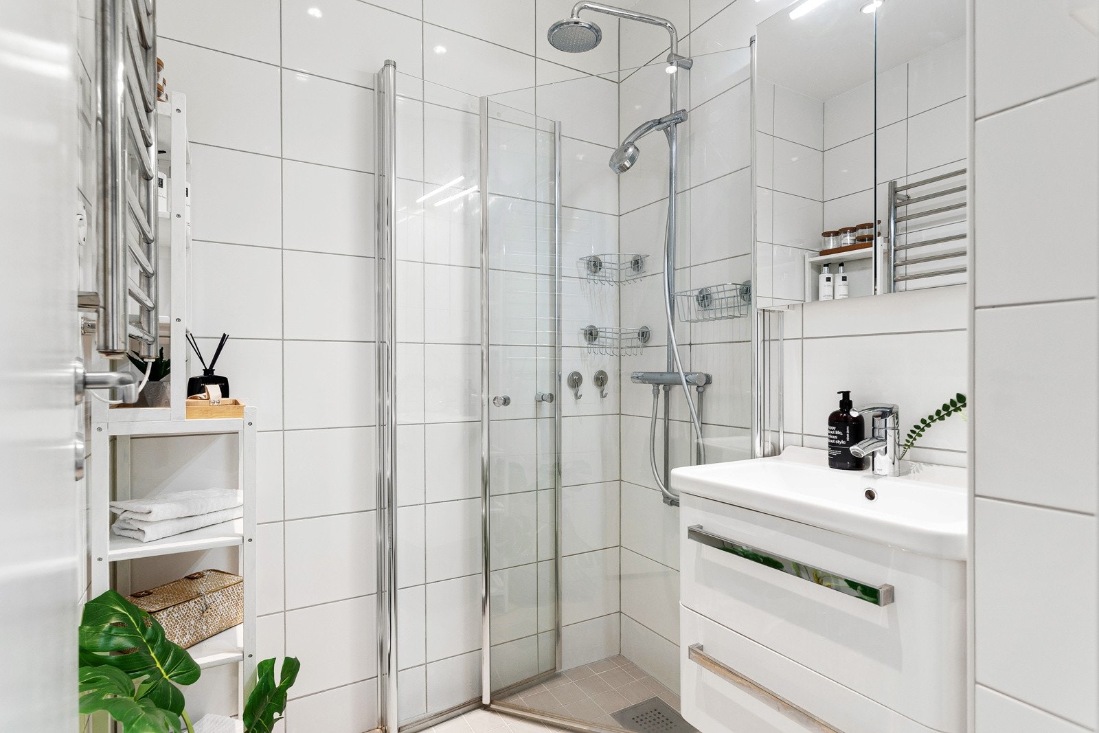 Det er direkte adkomst til badet fra hovedsoveromme Galleribilde