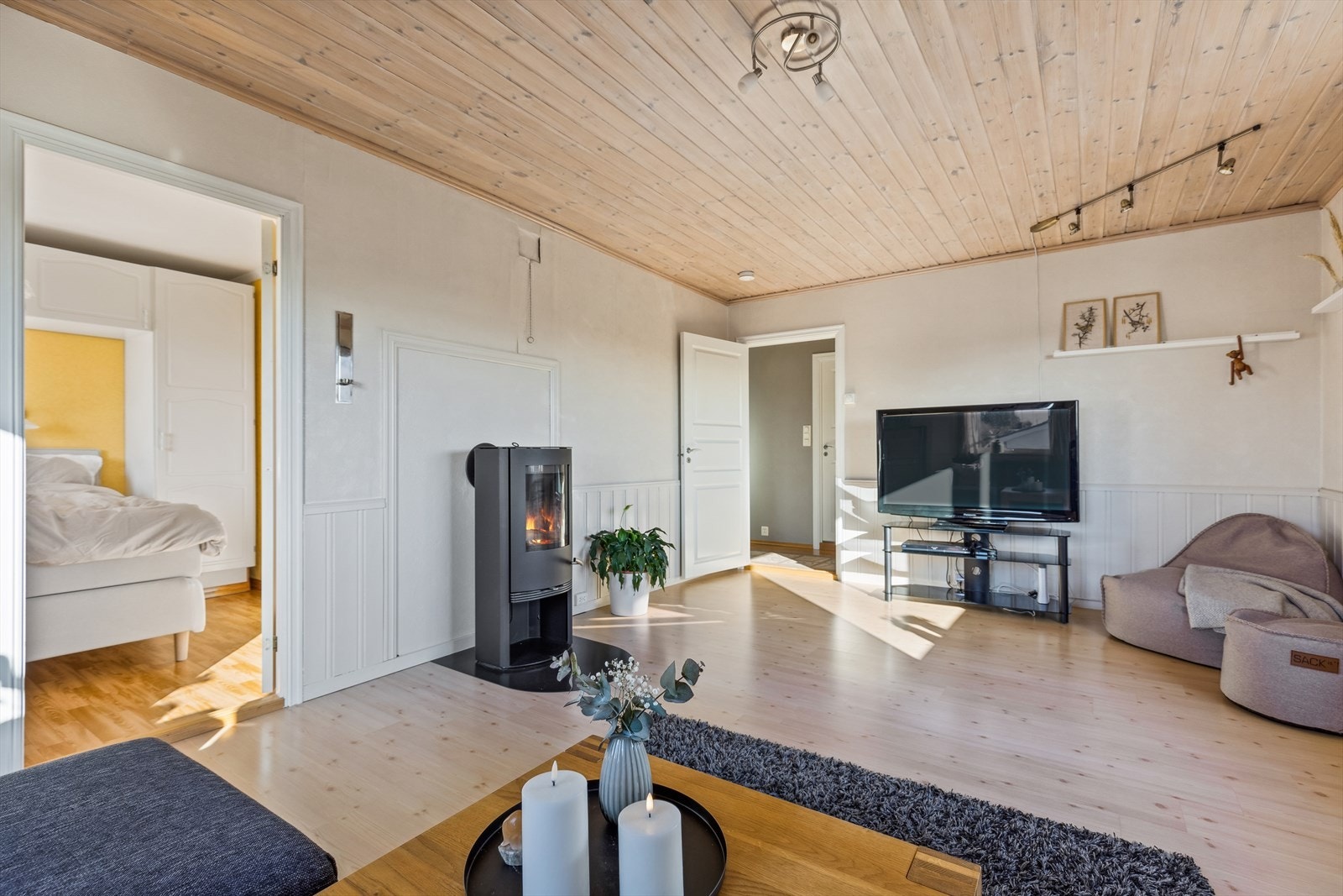 - Fra stuen er det inngang til soverom - Galleribilde