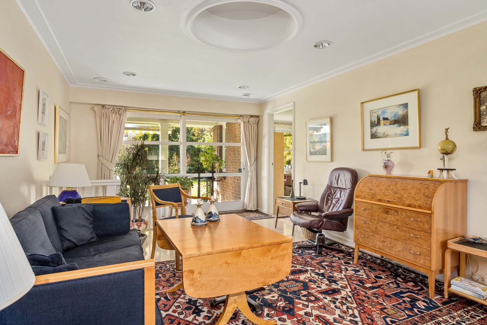 En stue til med tilhørende soverom og bad - tidligere garasje - ikke omsøkt, men bruksendringsprosessen er igangsatt i kommunen. Galleribilde