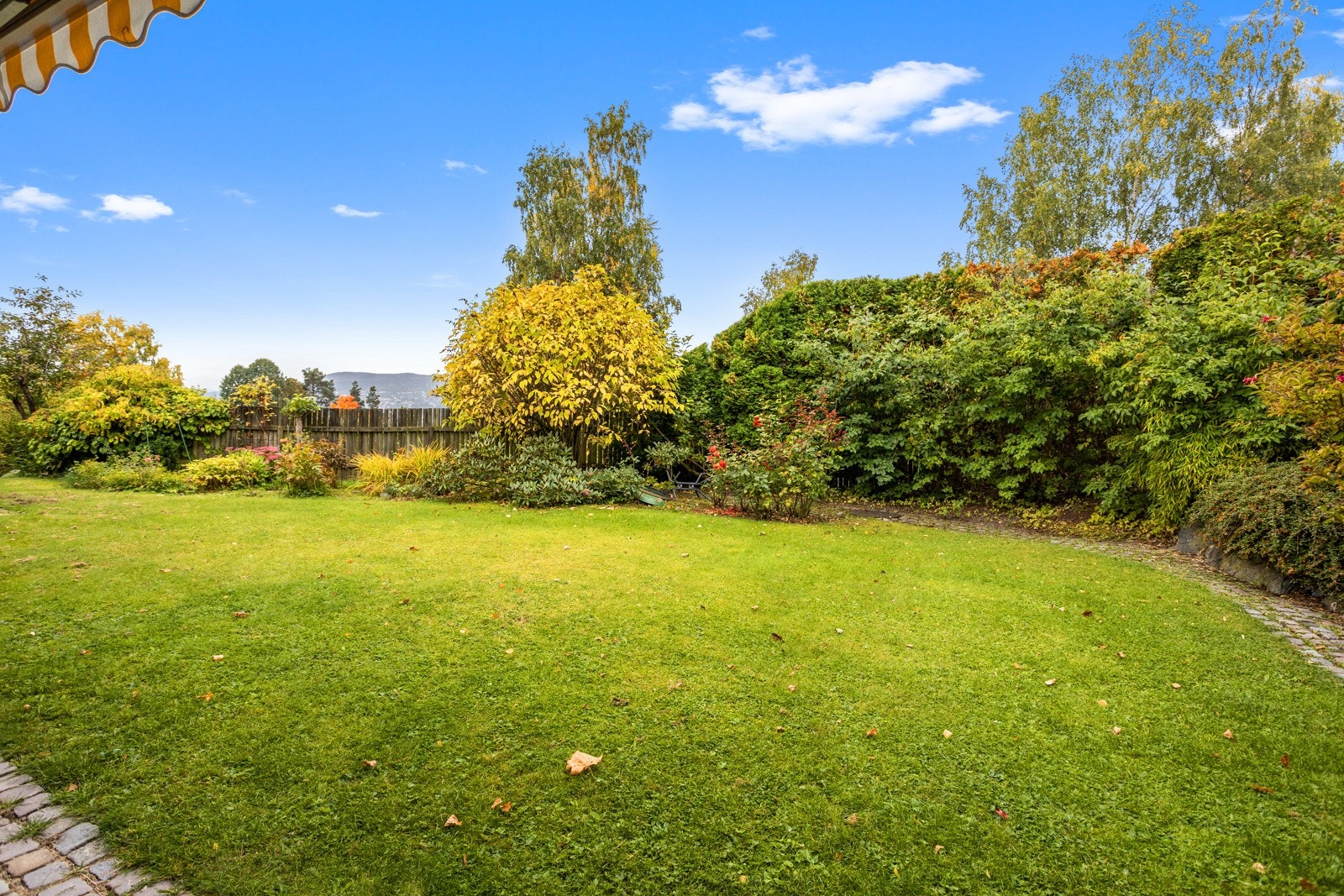 God plass til uteaktiviteter i den skjermede hagen. Galleribilde