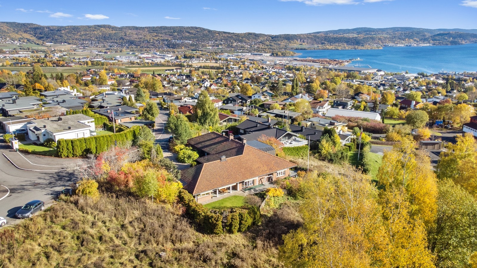 Fra nabolaget på Strøtvet. Direkte adkomst til den flotte marka med unike turmuligheter sommer som vinter. Galleribilde