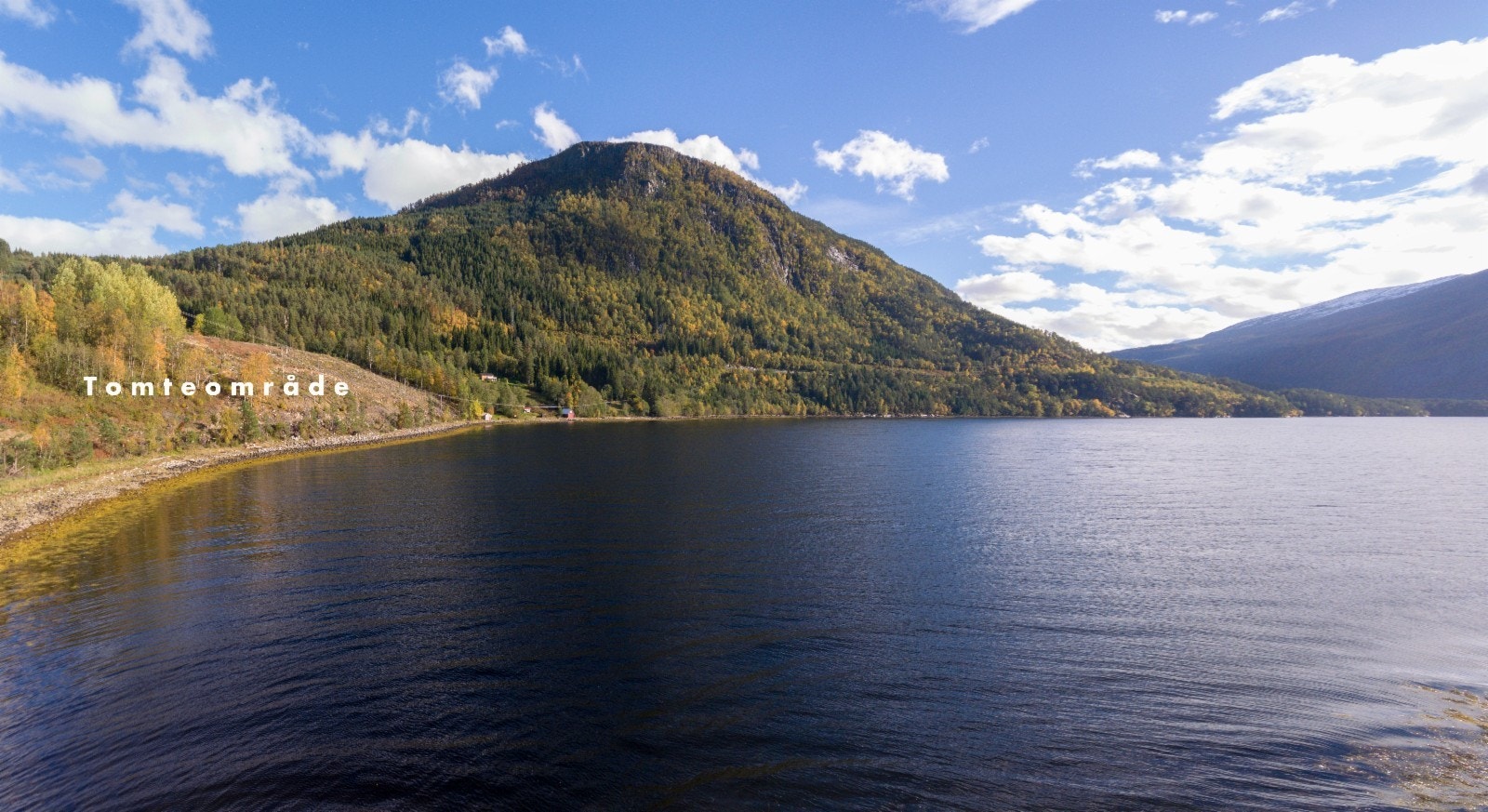 Fortsatt mot øst inn mot enden av Todalsfjorden ved foten av Trollheimen Galleribilde