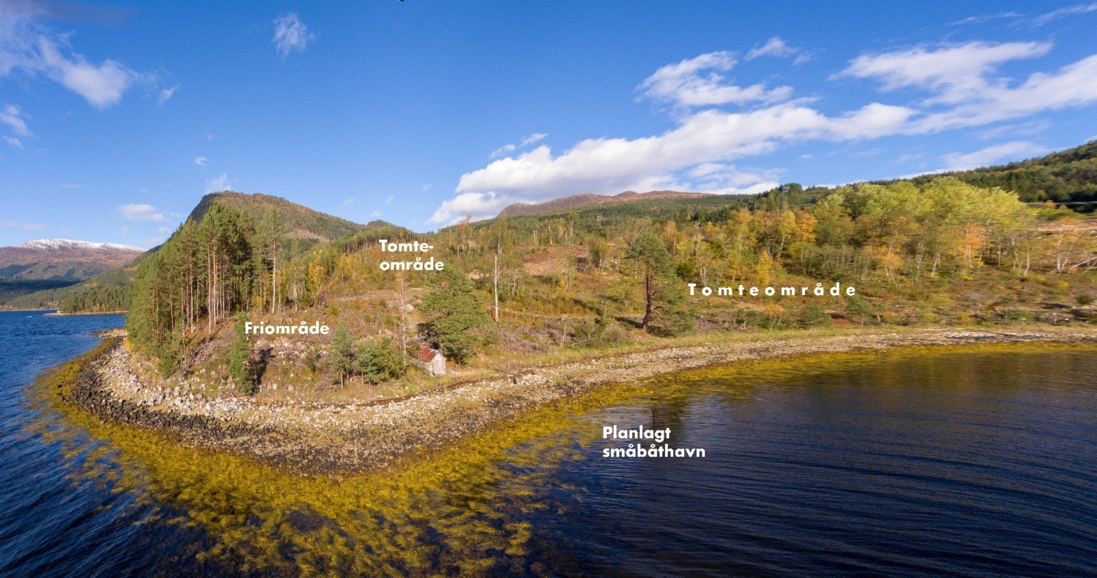 Mot nord med utsikt mot tomteområde på høyde til venstre og mer fjordnære tomter til høyre Galleribilde