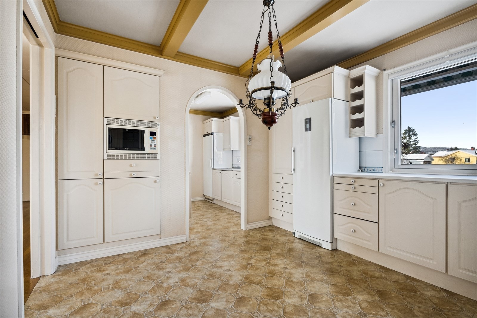 Plass til spisebord på kjøkkenet Galleribilde