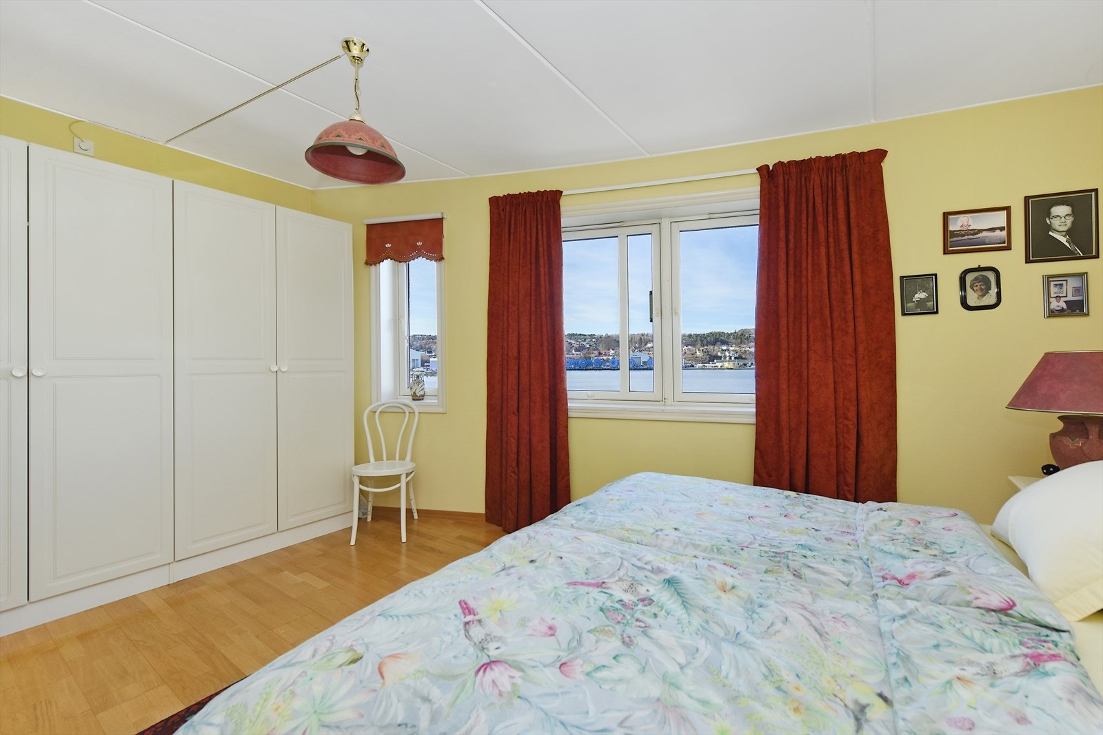 Hovedsoverom medgarderobeskap (1). Galleribilde