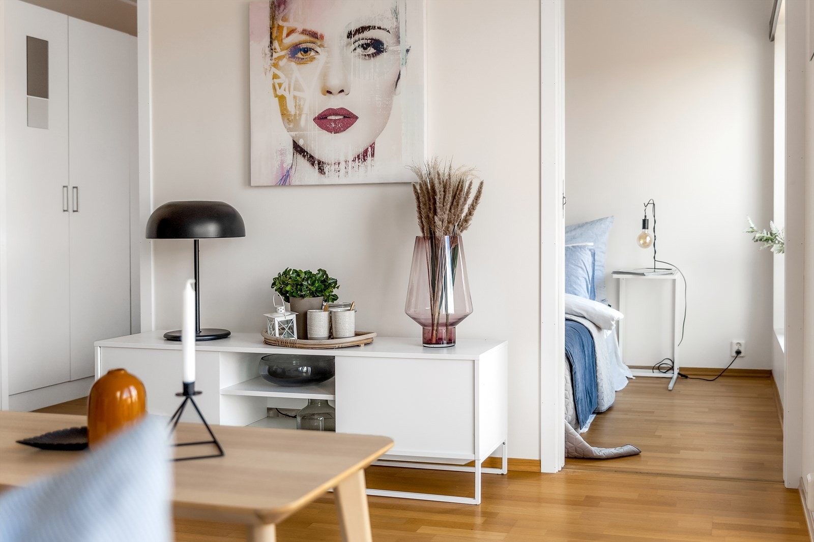 Fra stuen er det tilkomst til soverommet. Galleribilde