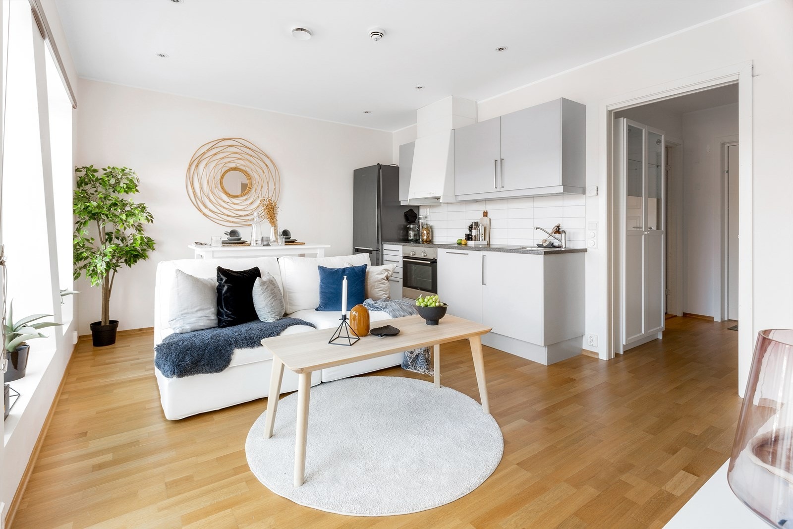 Lys og svært arealeffektiv 2-roms leilighet i moderne boligområde. Galleribilde