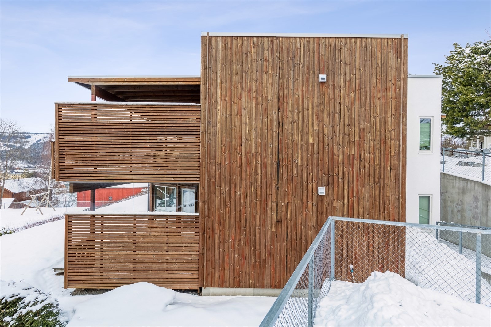 Leiligheten ligger på bakkeplan, og har enkel adkomst. Galleribilde