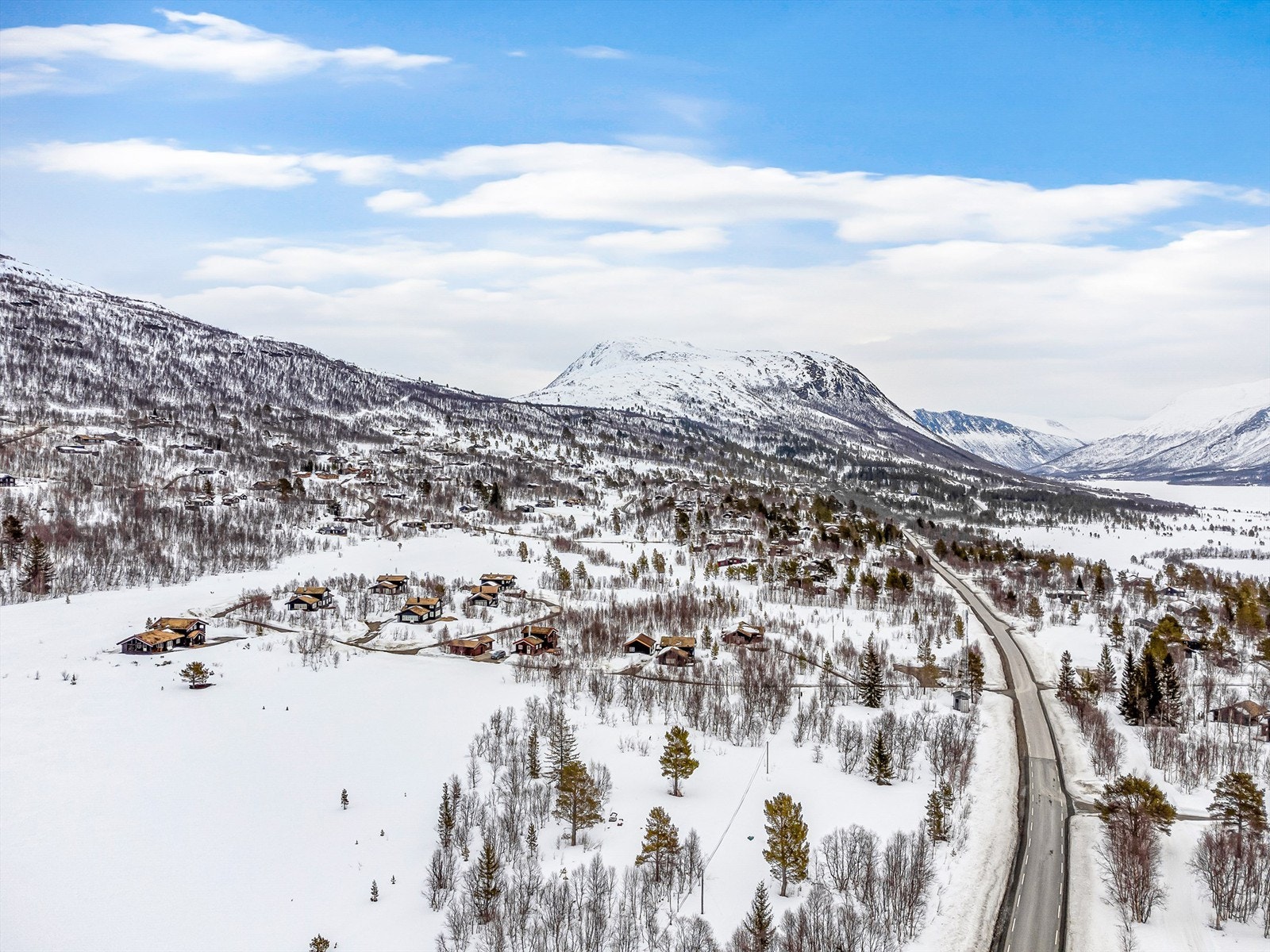 For et større aktivitetstilbud ligger Oppdal Sentrum ca. 41 km unna, som er kjent for sine vinteraktiviteter med Norges største alpinanlegg. Galleribilde