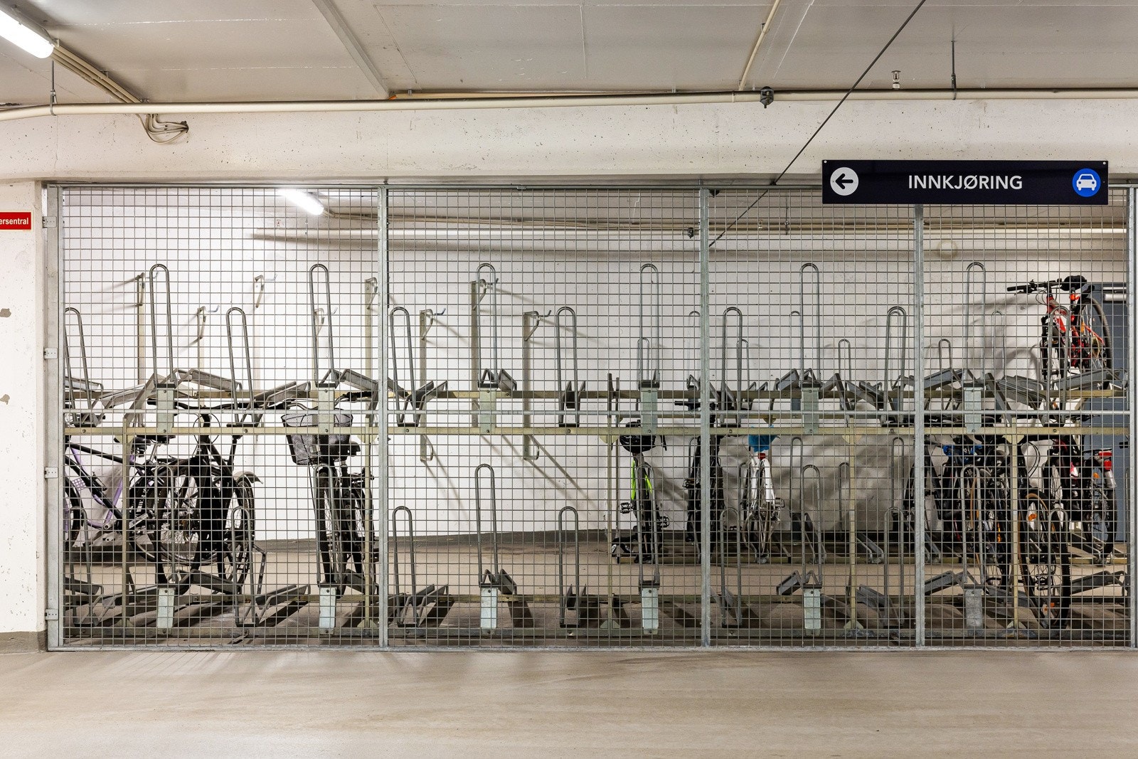 Felles sykkelparkering i sameiet. Galleribilde