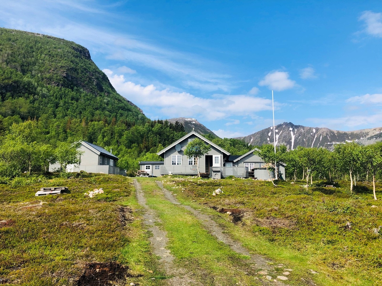 Totalrenovert fritidsbolig i idylliske omgivelser med anneks og sjå - badstue og stamp.. Galleribilde